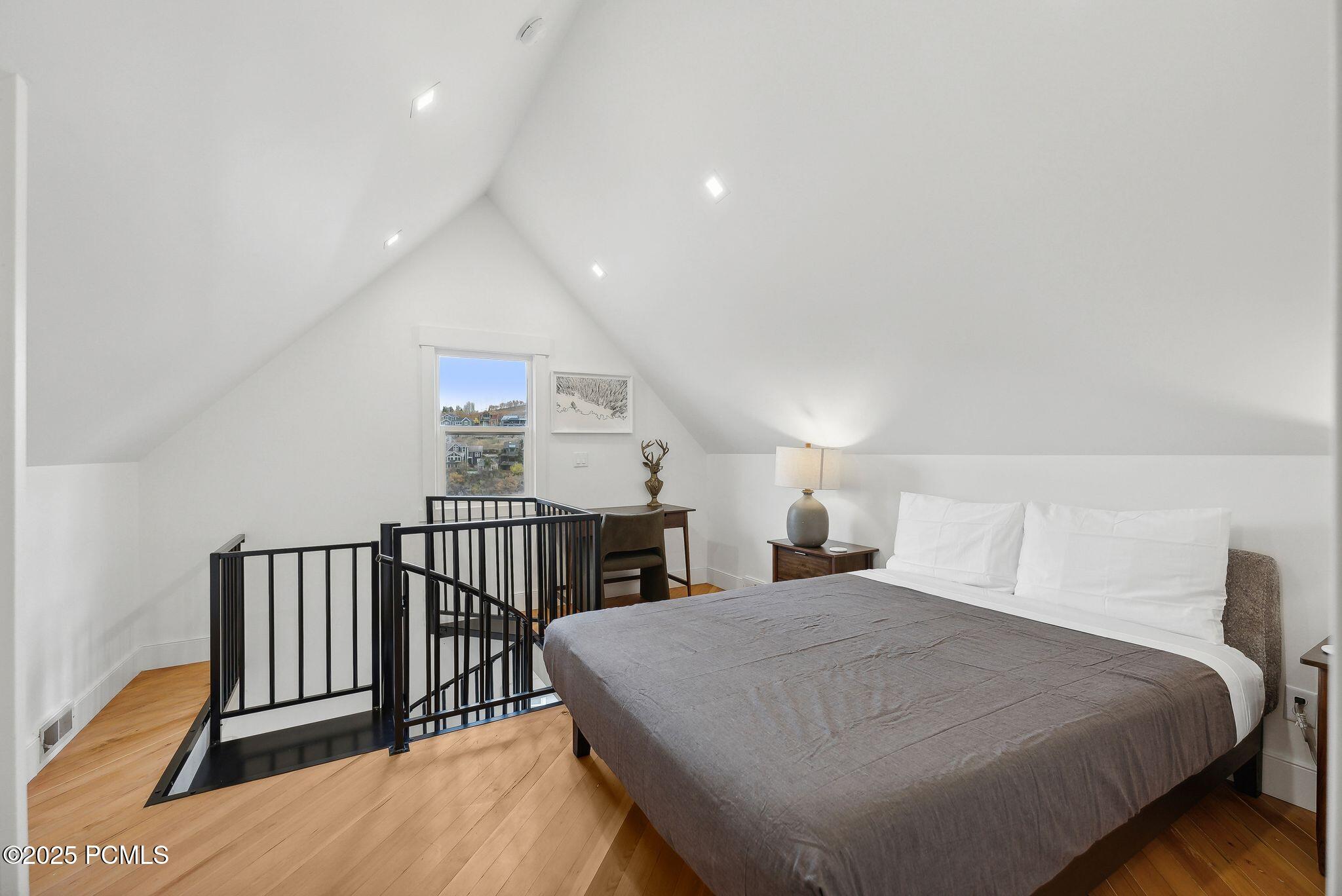 236 Woodside Avenue, 11