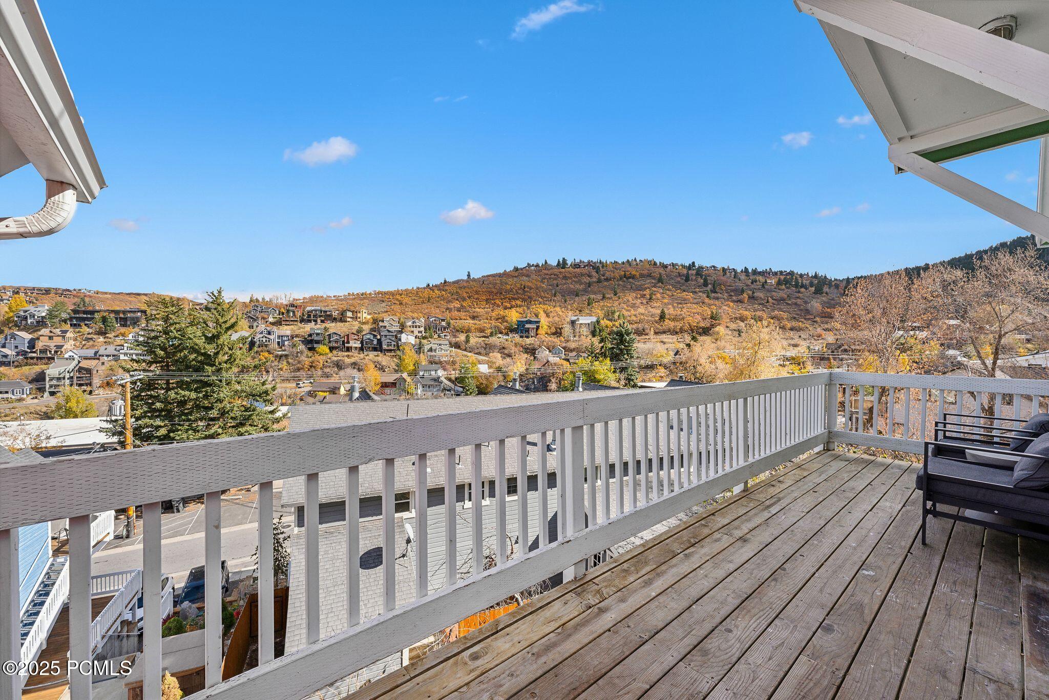 236 Woodside Avenue, 11