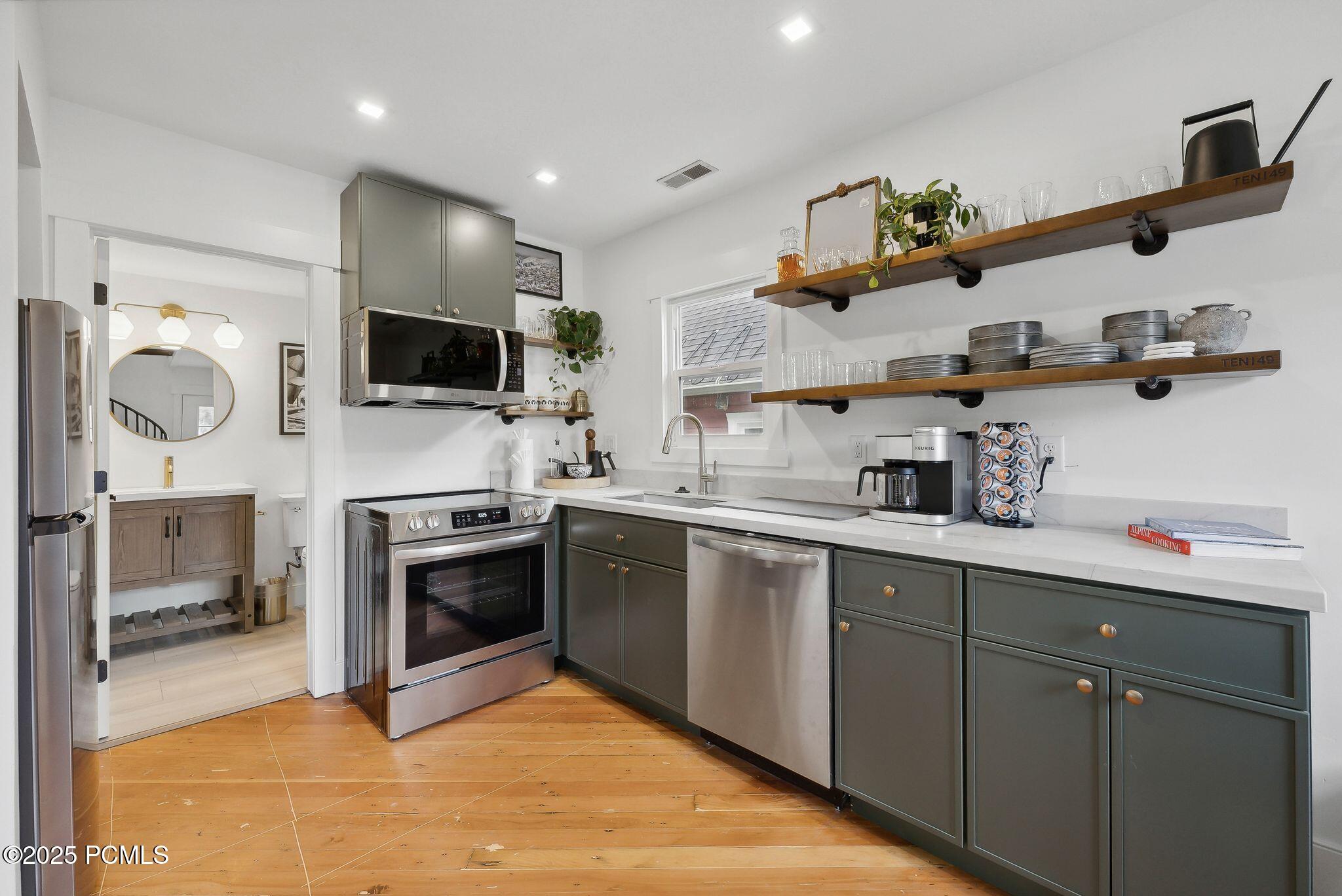 236 Woodside Avenue, 11