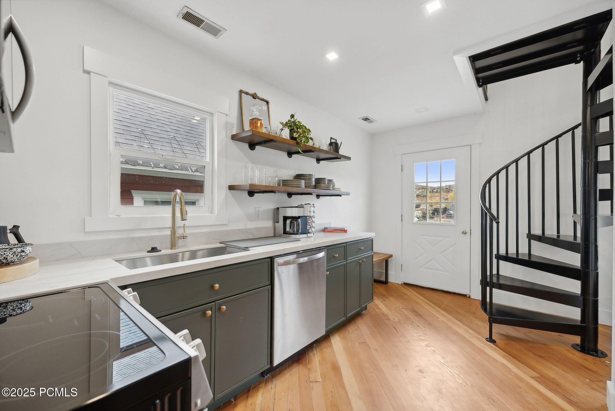236 Woodside Avenue, 11
