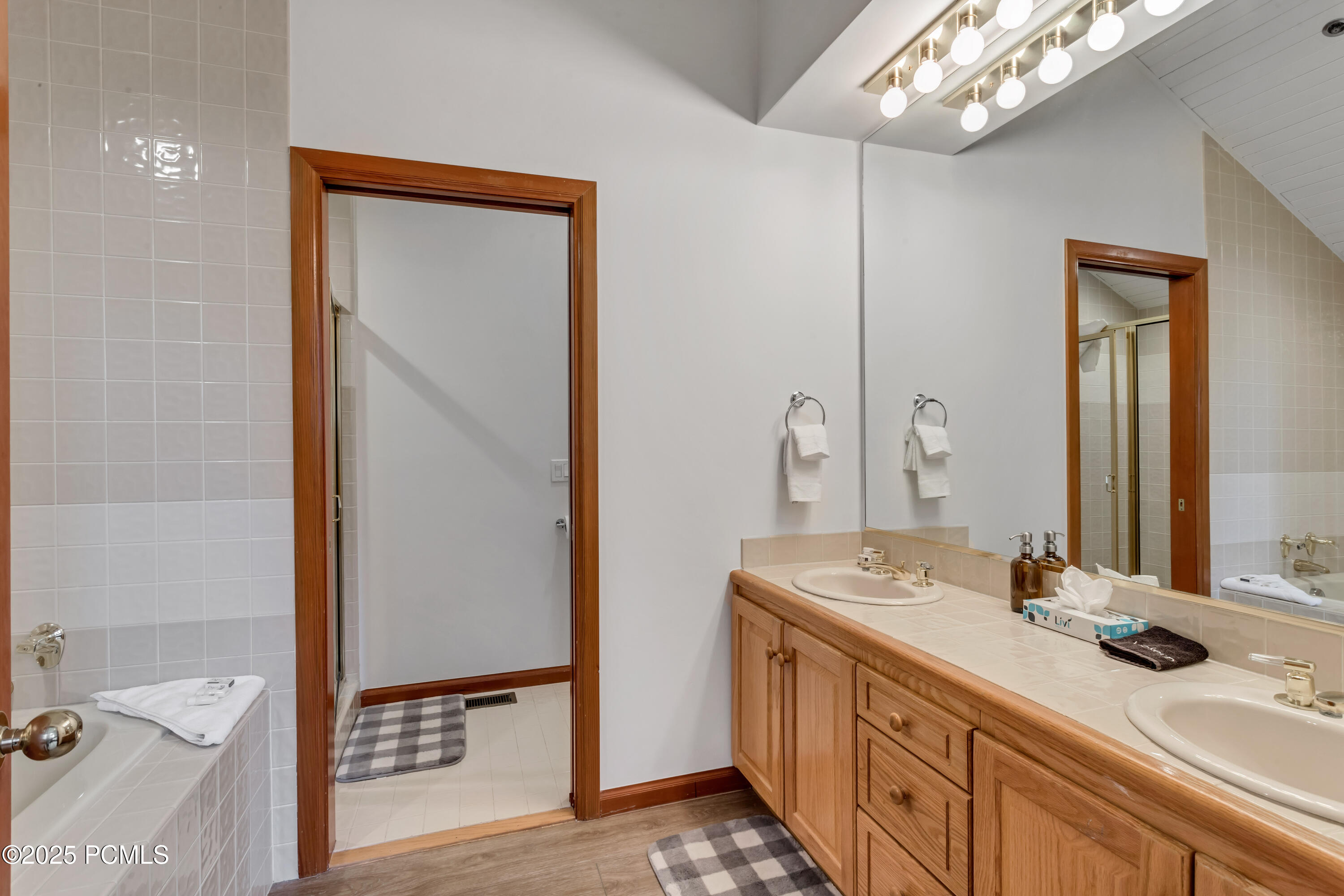 7525 Ridge Drive, 19