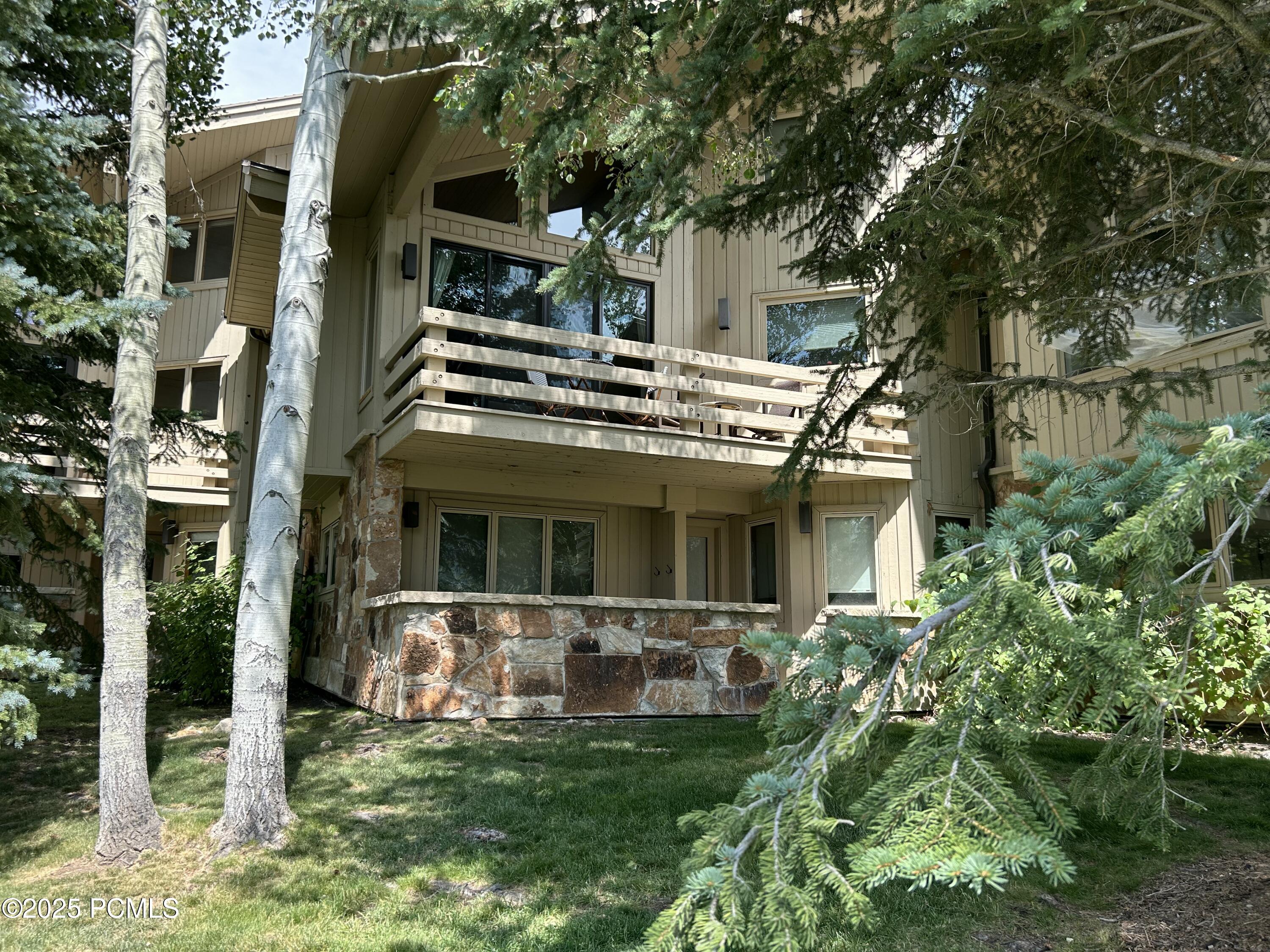 7525 Ridge Drive, 19