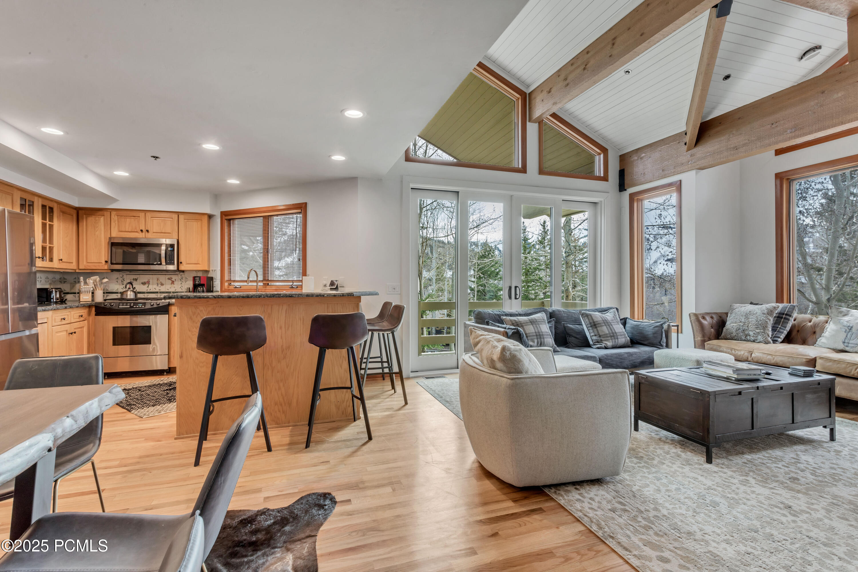 7525 Ridge Drive, 19