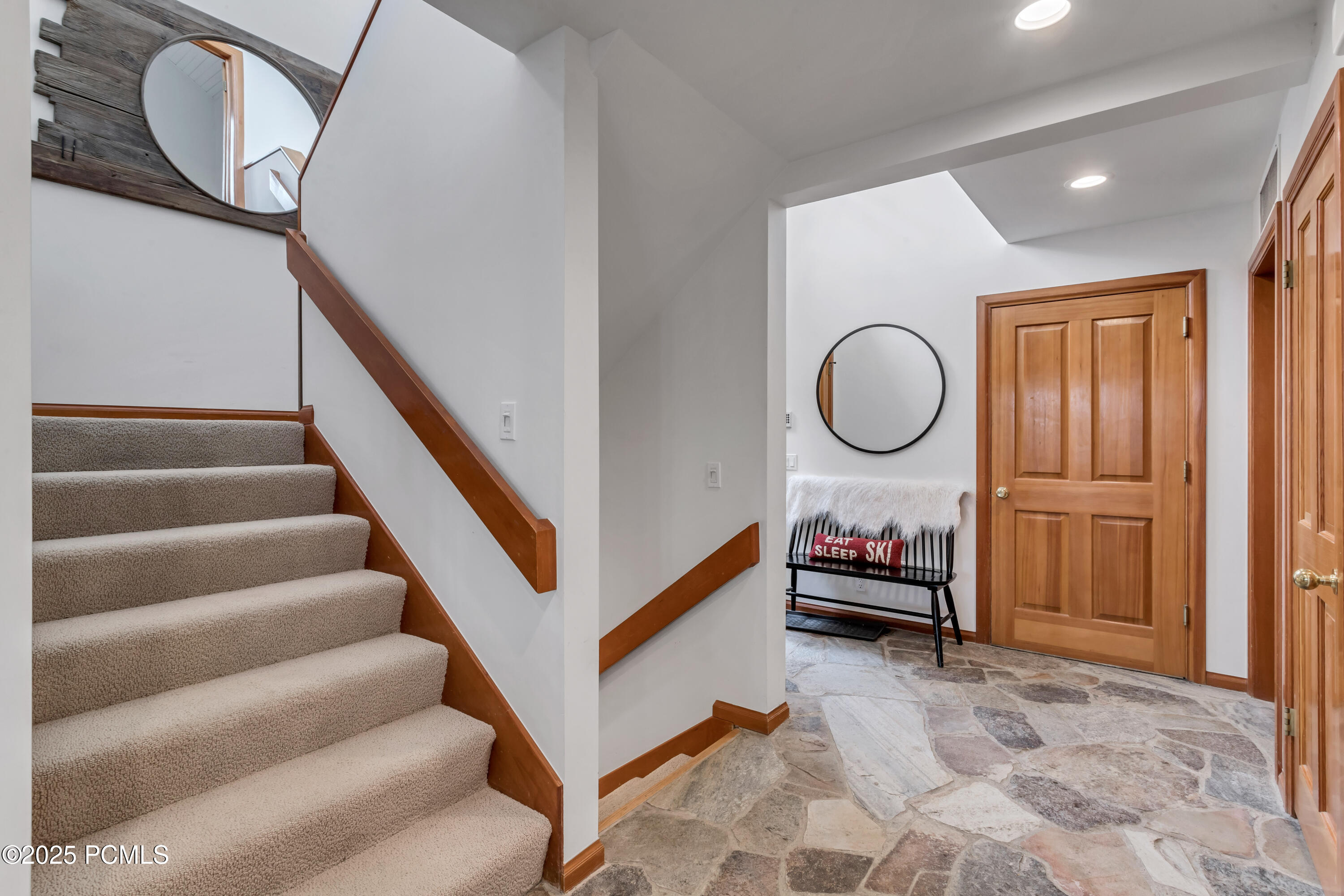 7525 Ridge Drive, 19