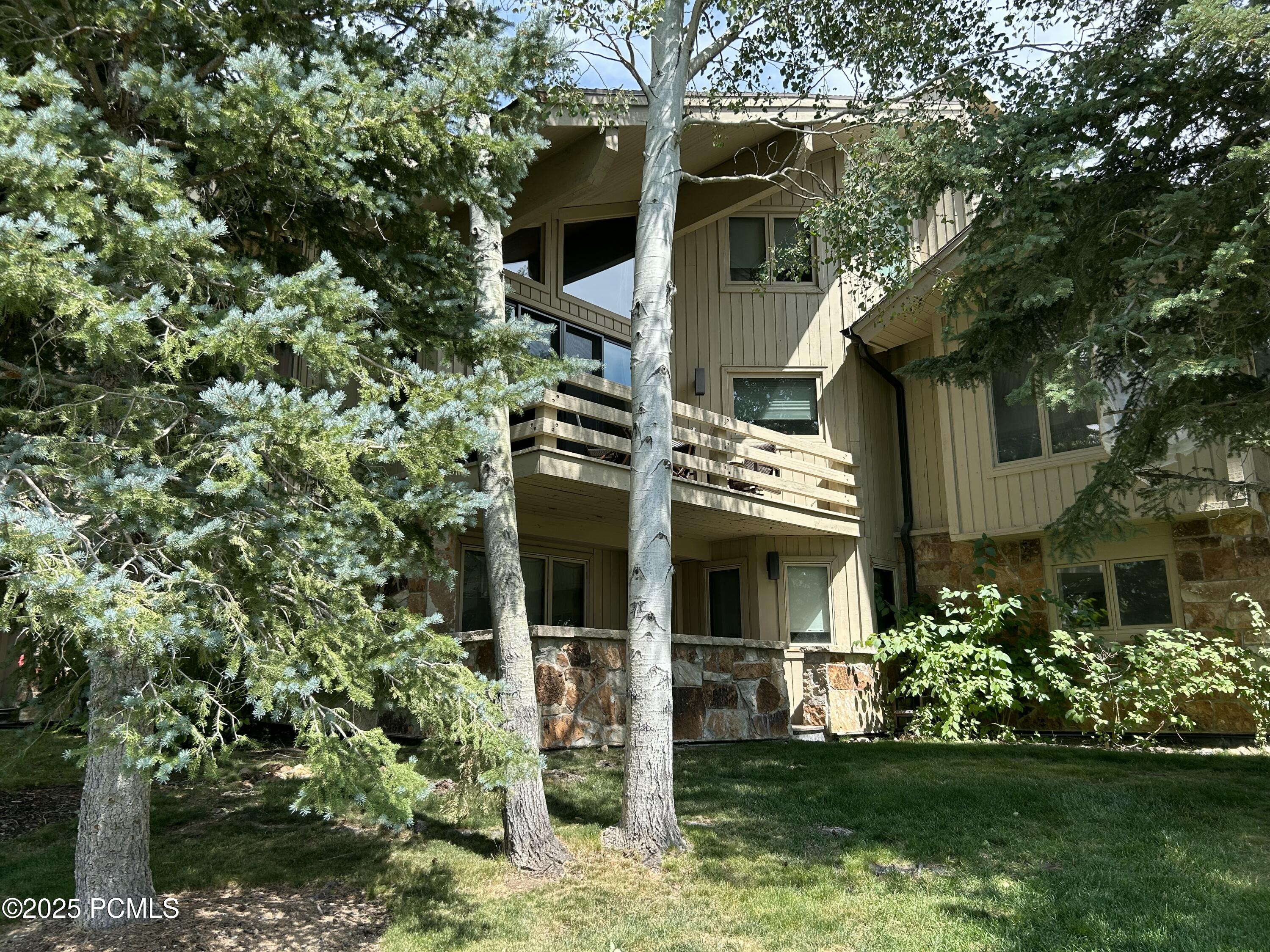 7525 Ridge Drive, 19
