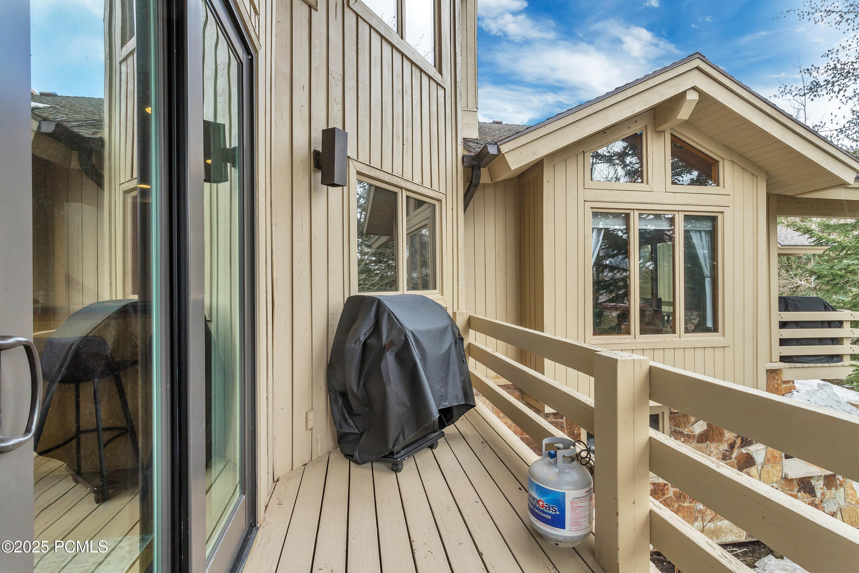 7525 Ridge Drive, 19