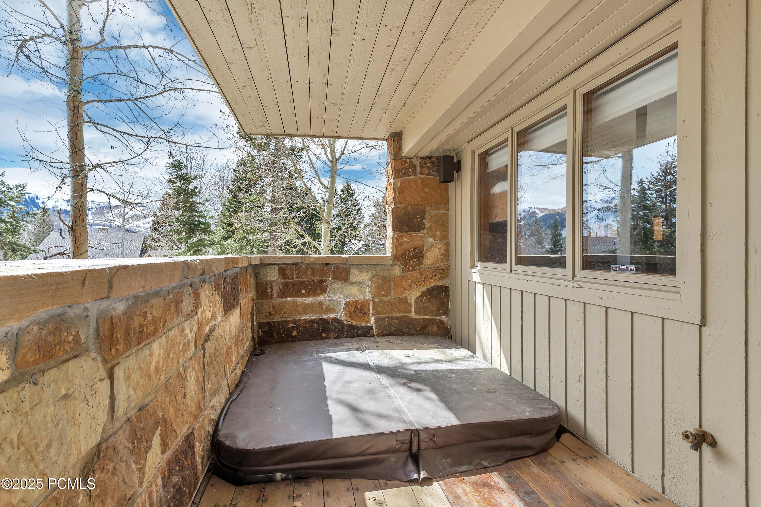 7525 Ridge Drive, 19