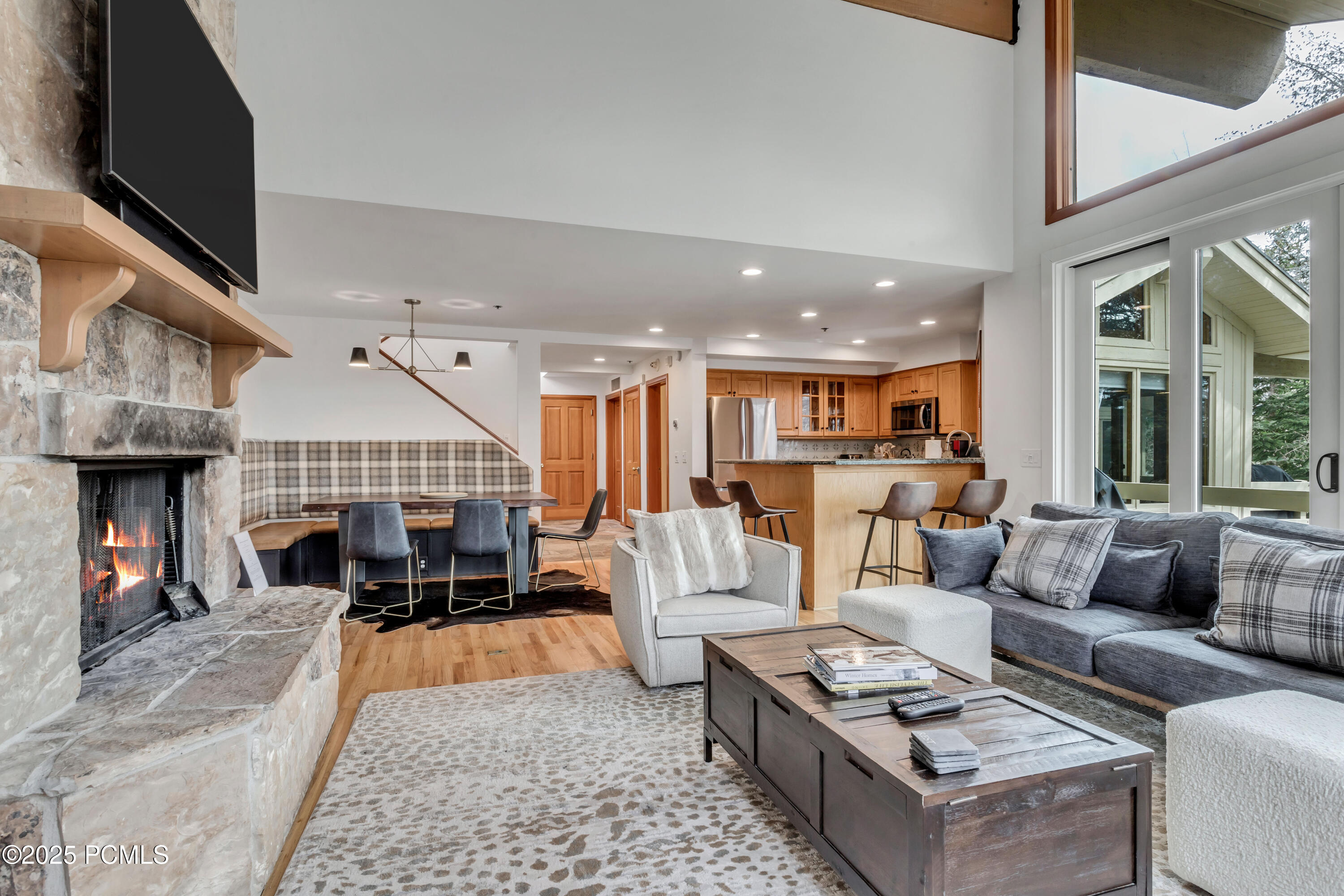 7525 Ridge Drive, 19