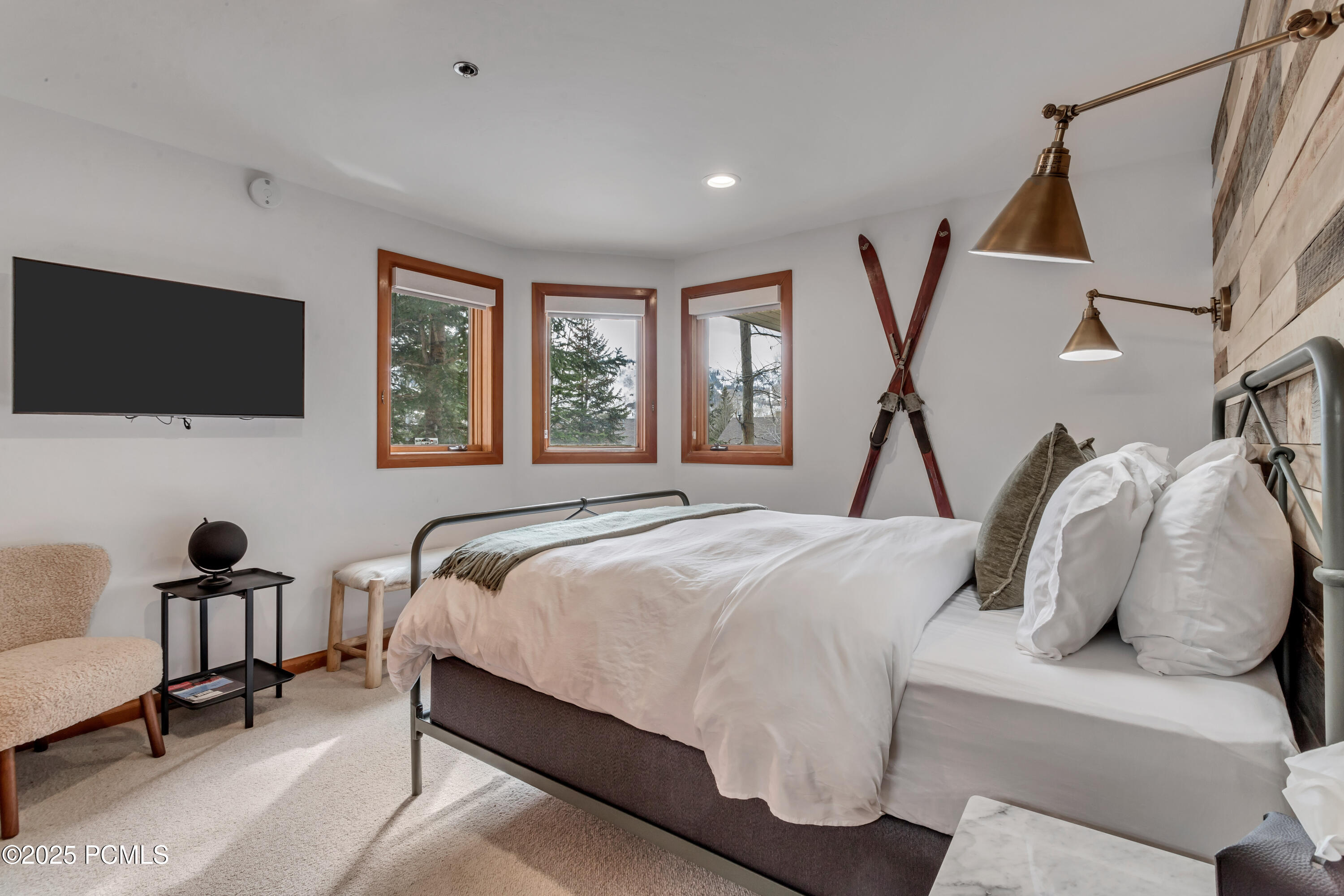 7525 Ridge Drive, 19