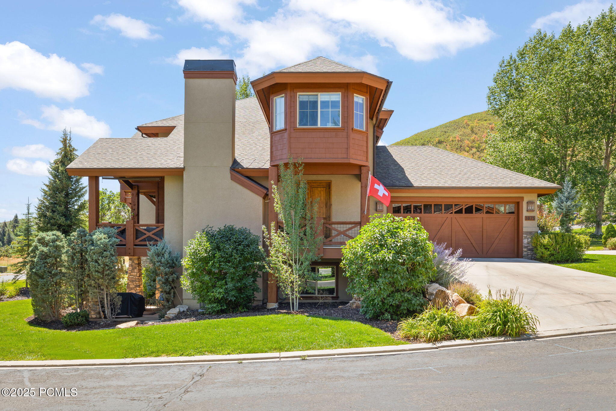 1075 Turnberry Court Court