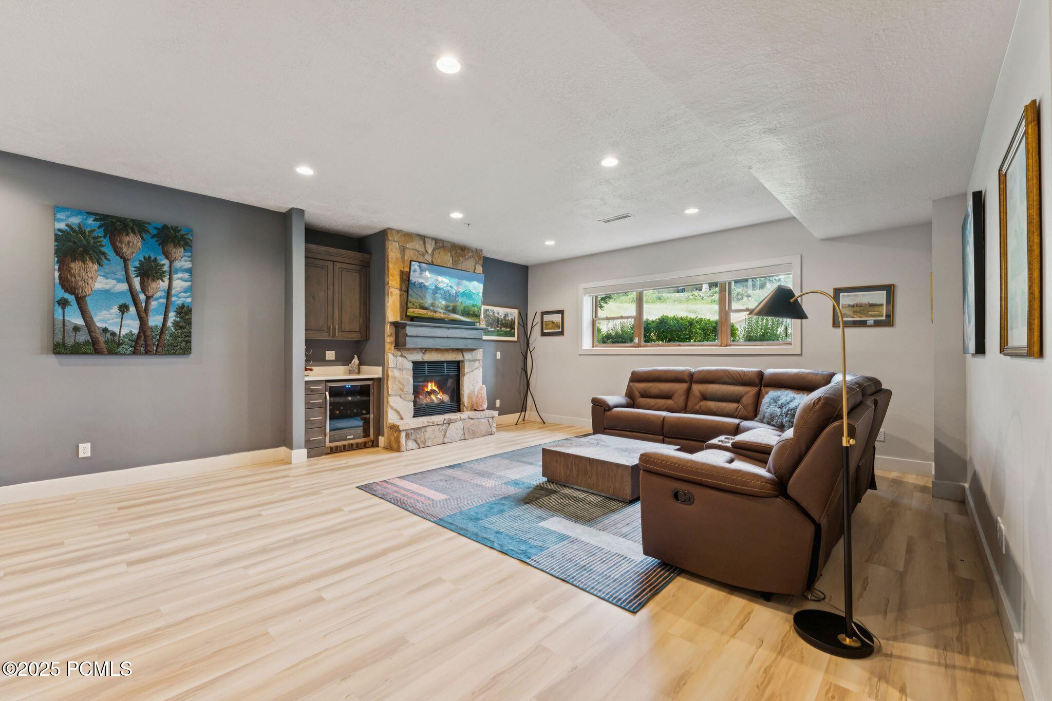 2142 Euston Drive, 30
