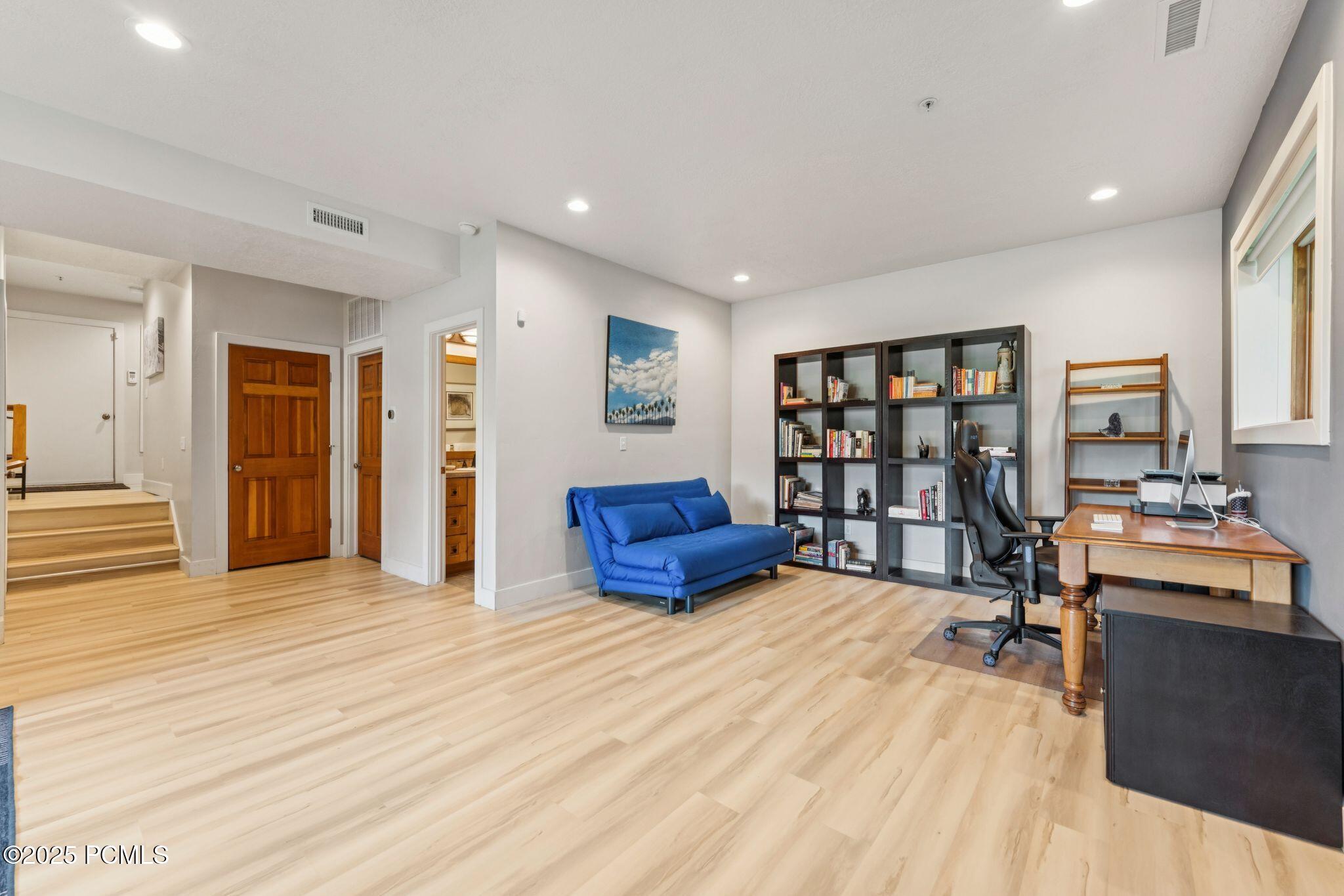2142 Euston Drive, 30
