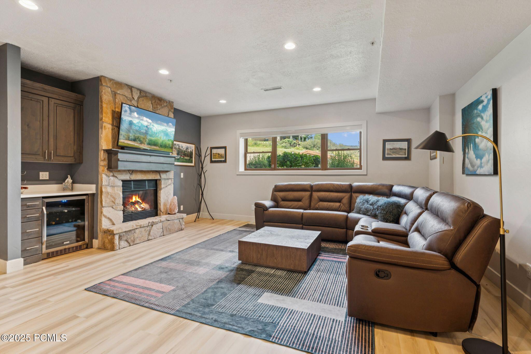2142 Euston Drive, 30