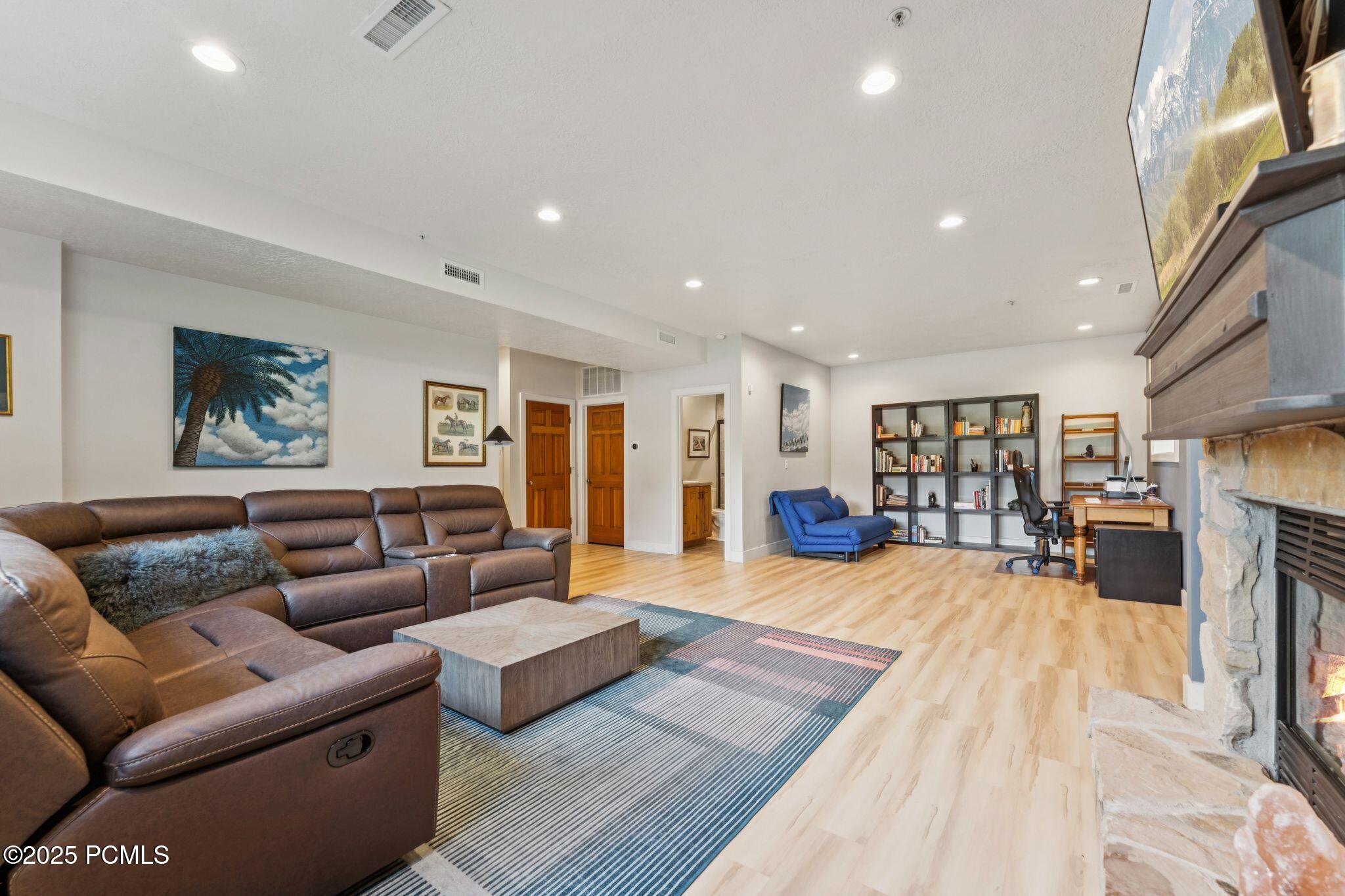 2142 Euston Drive, 30