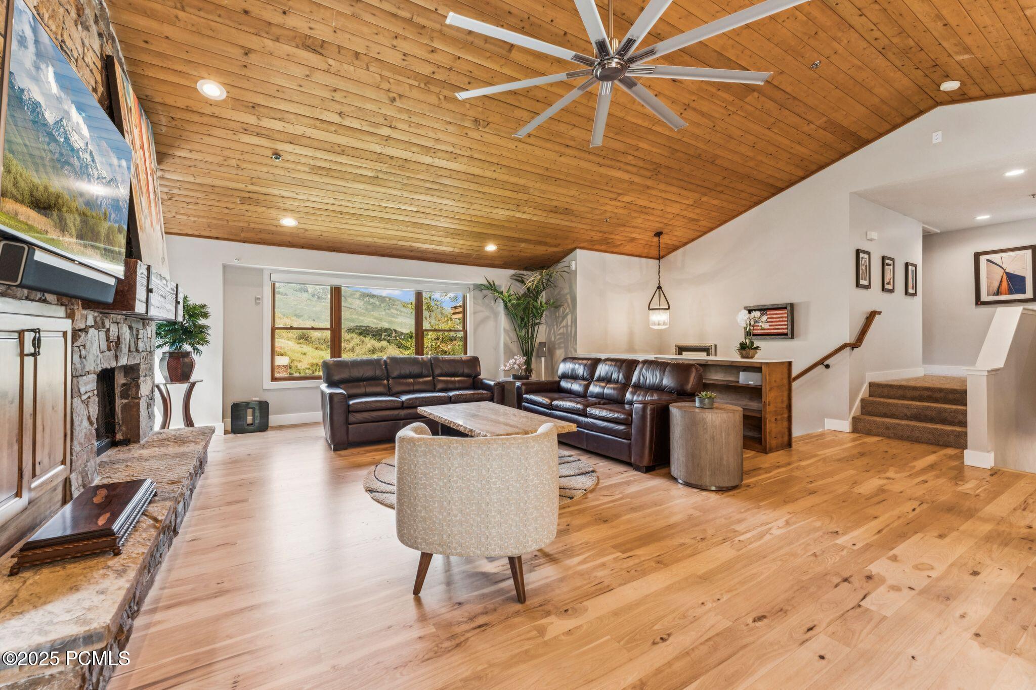 2142 Euston Drive, 30