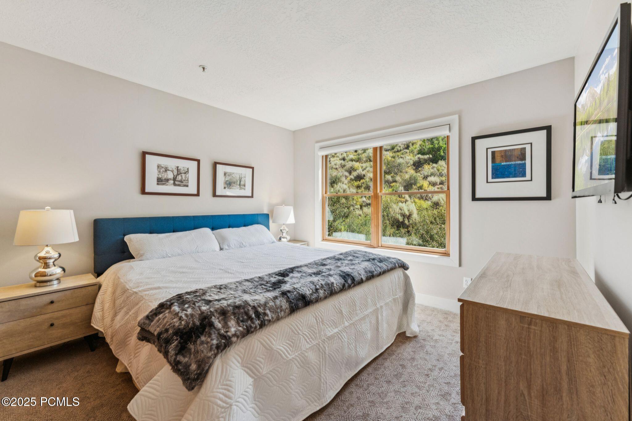 2142 Euston Drive, 30