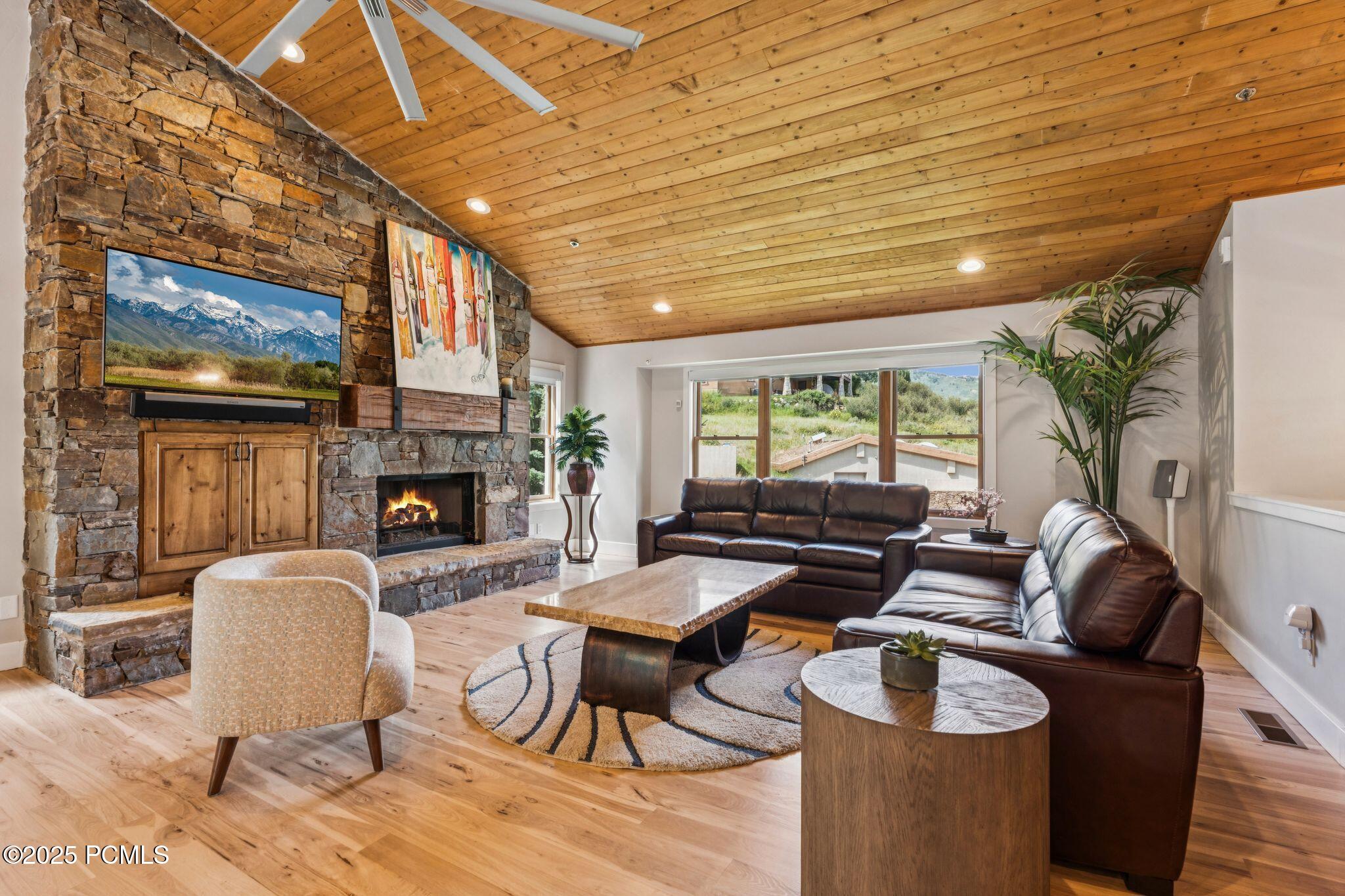 2142 Euston Drive, 30
