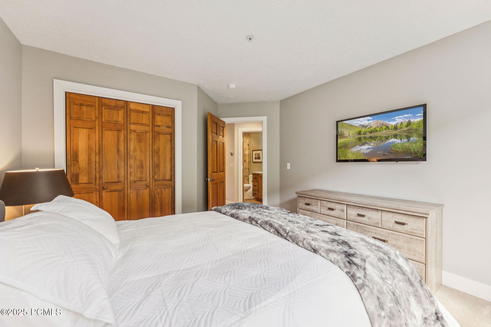 2142 Euston Drive, 30