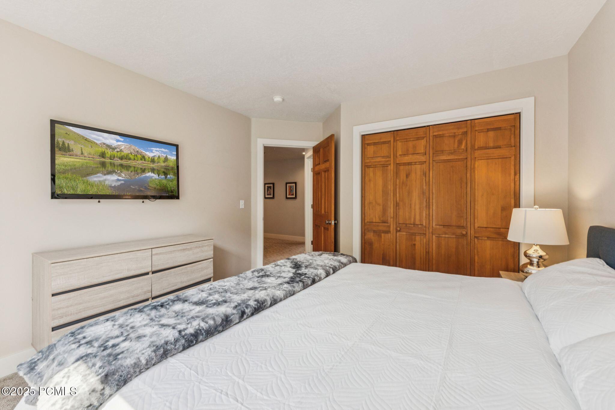 2142 Euston Drive, 30