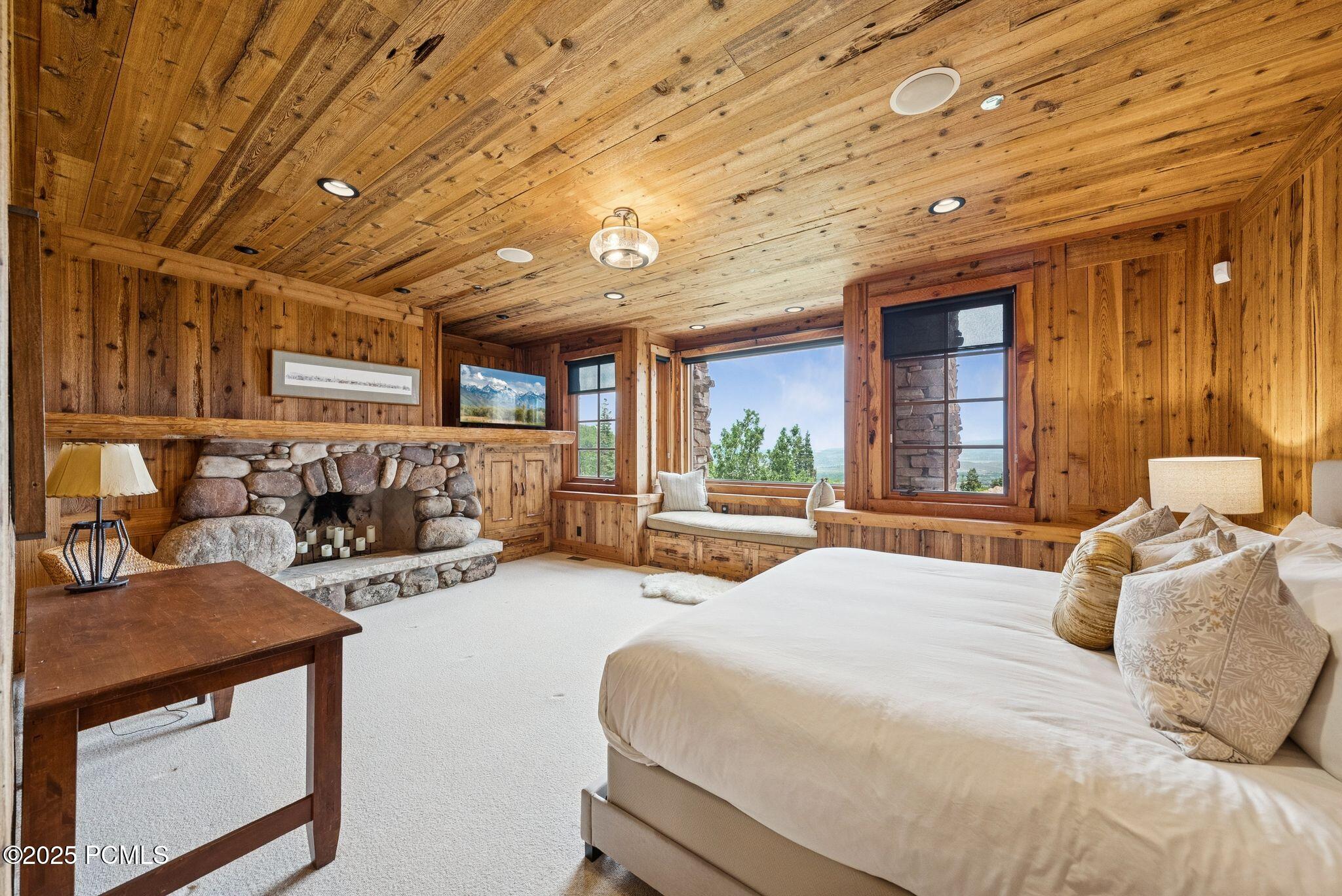 2500 W White Pine Lane