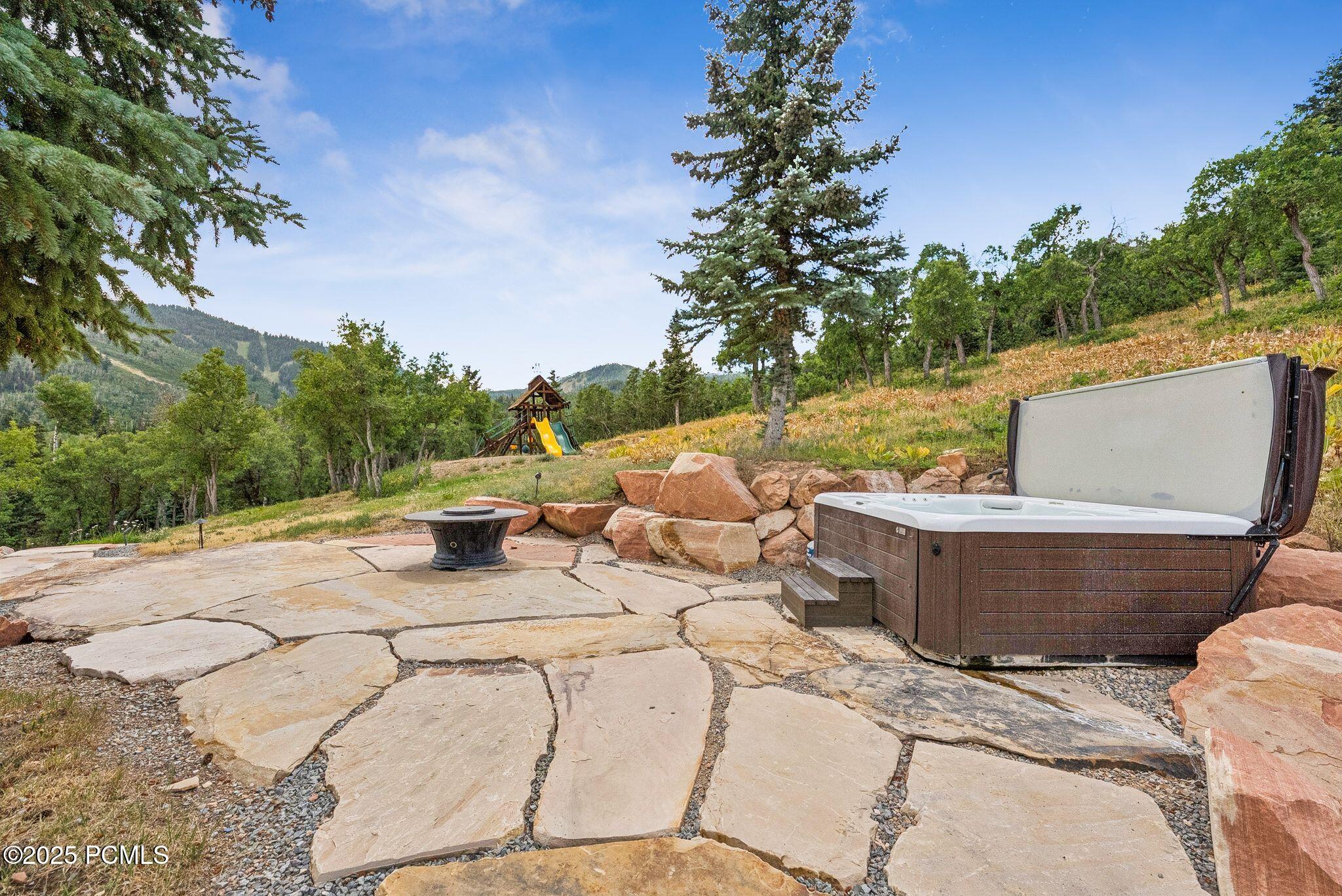 2500 W White Pine Lane
