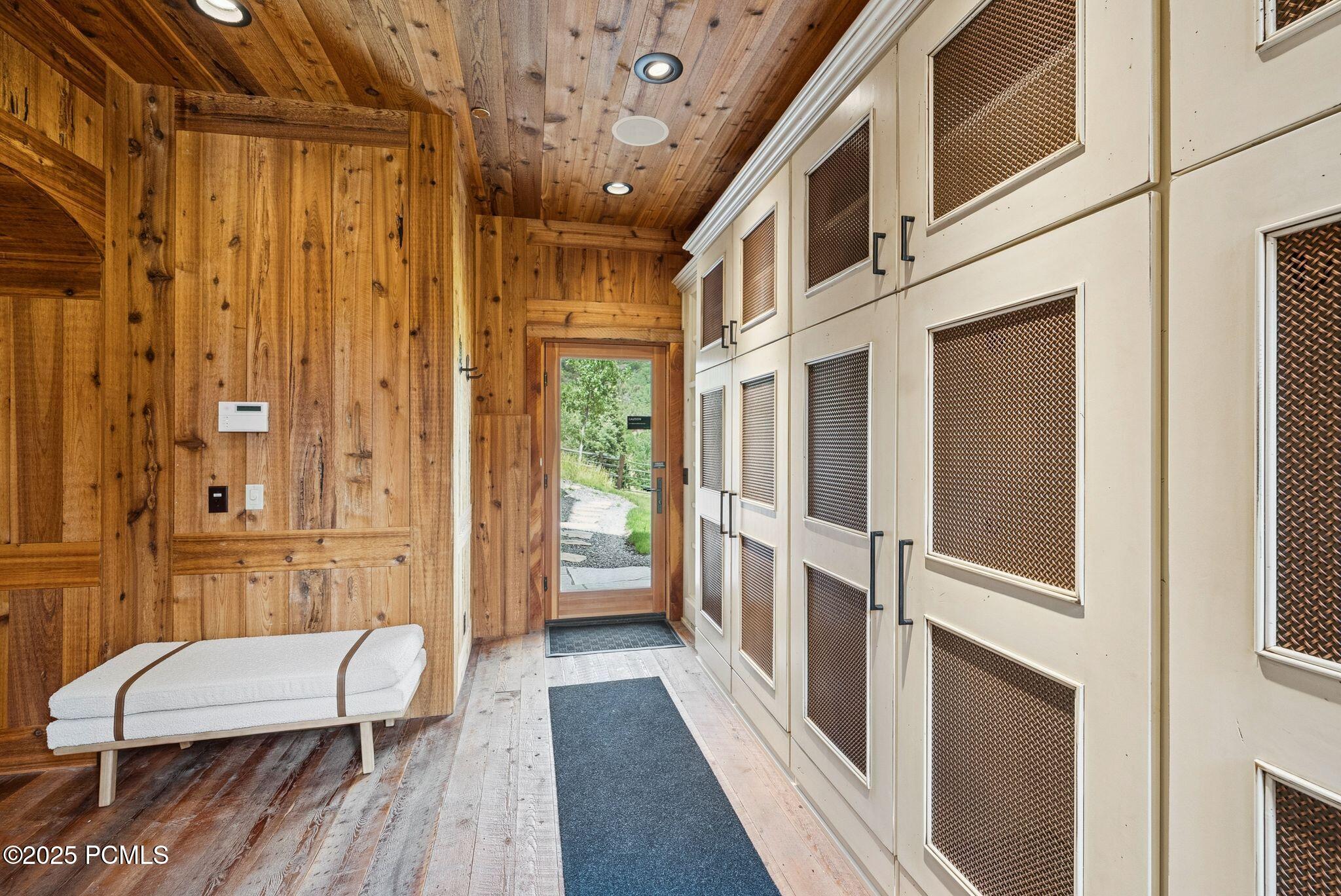 2500 W White Pine Lane