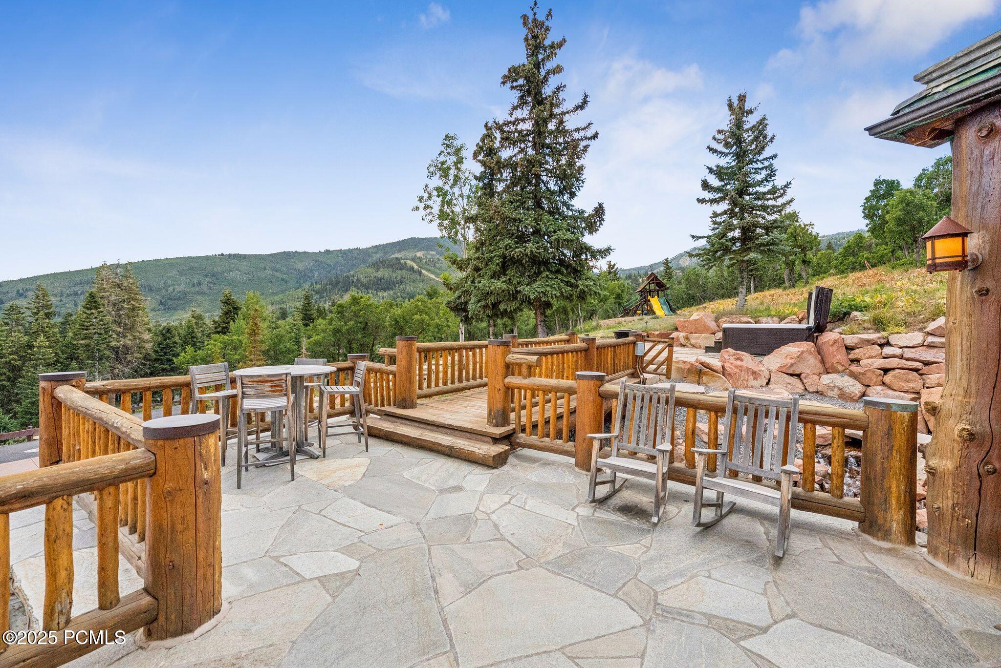2500 W White Pine Lane