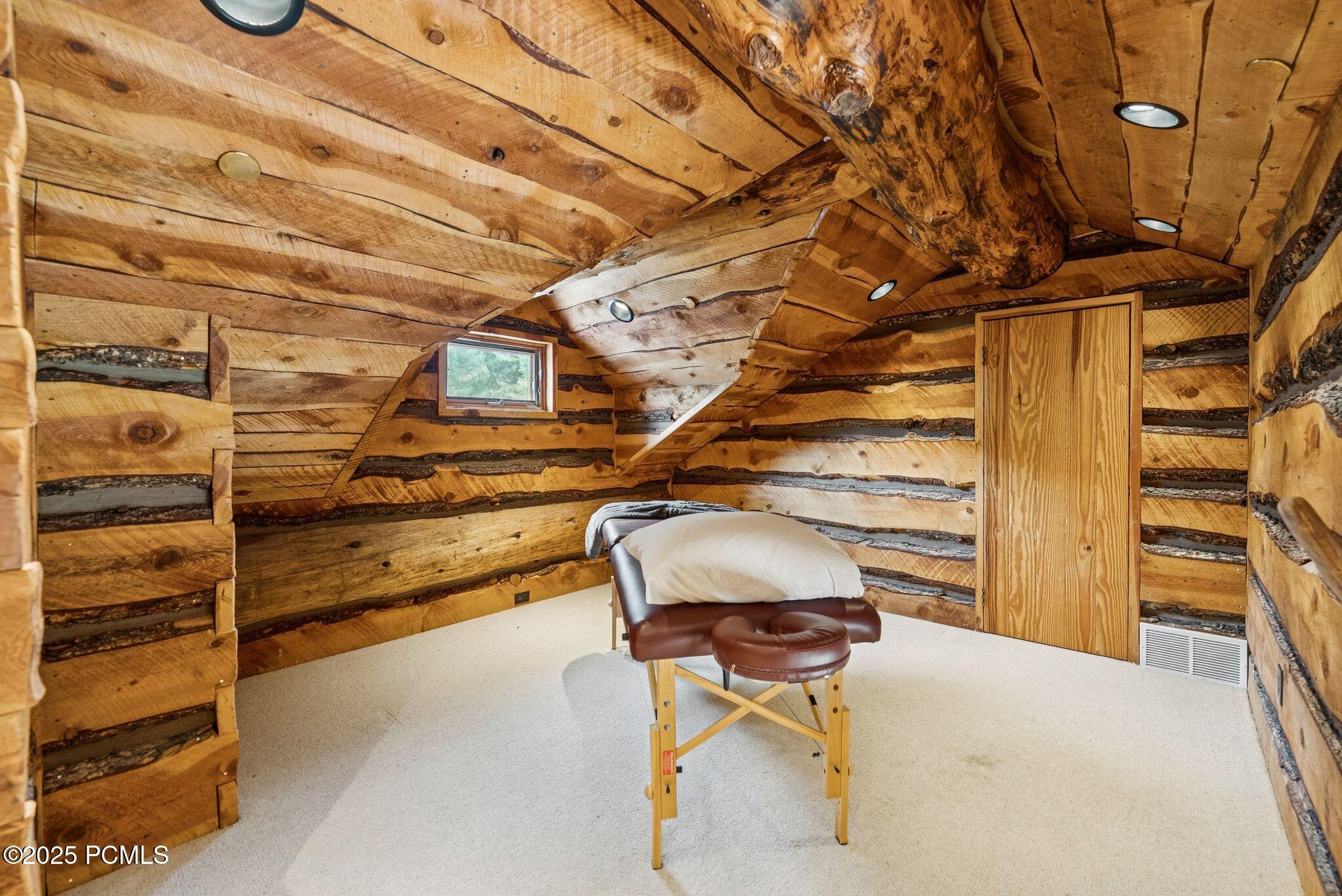 2500 W White Pine Lane