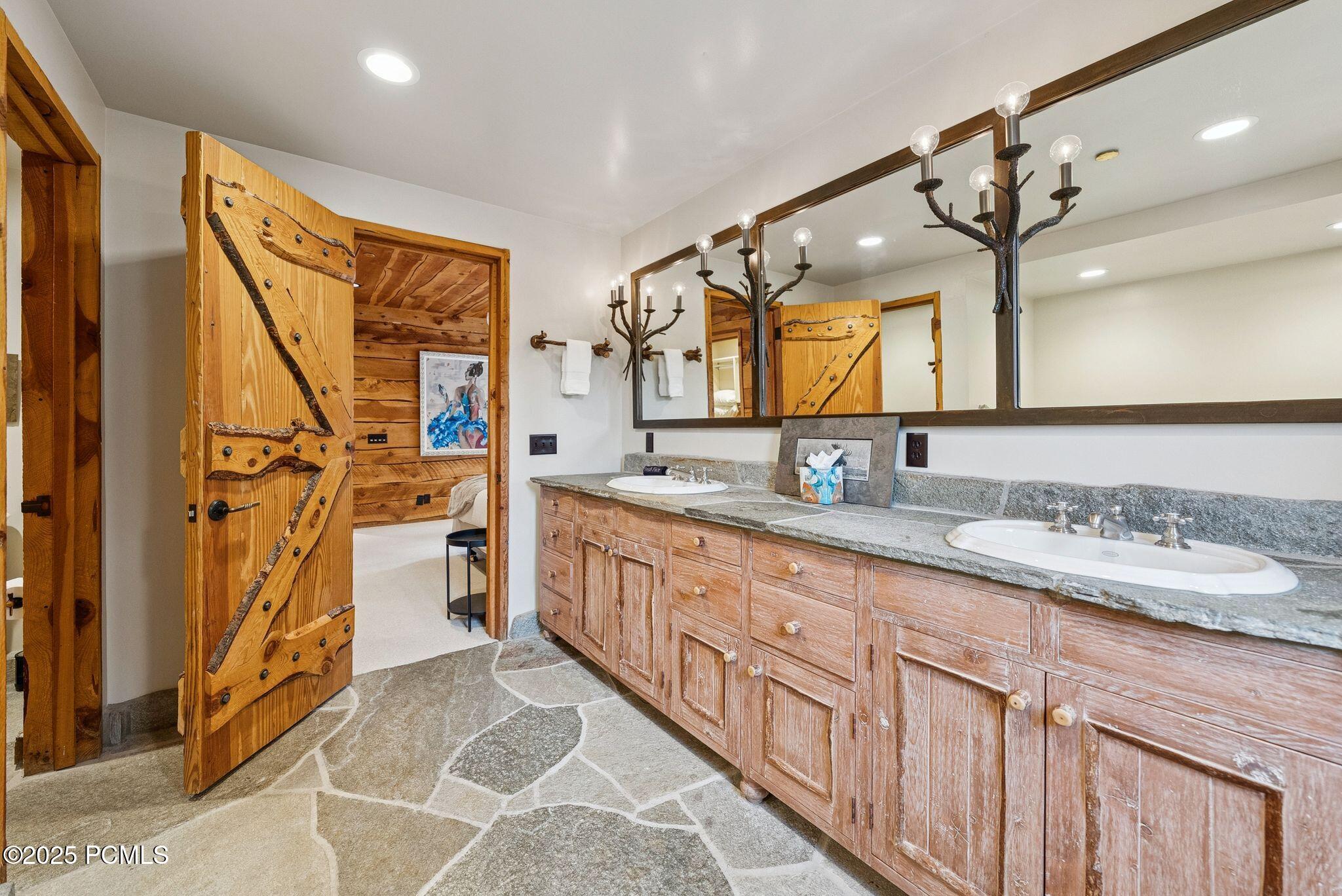 2500 W White Pine Lane