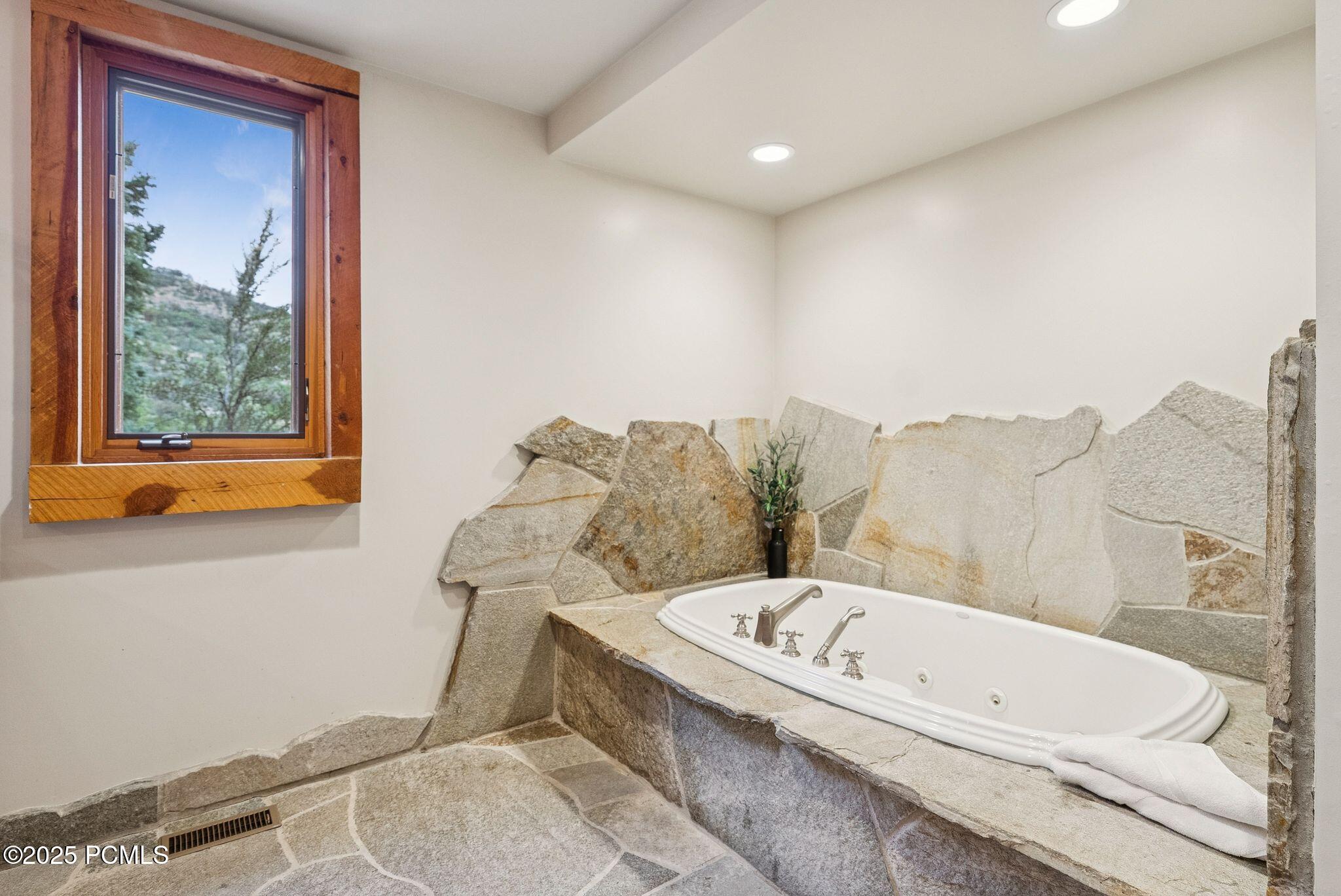 2500 W White Pine Lane