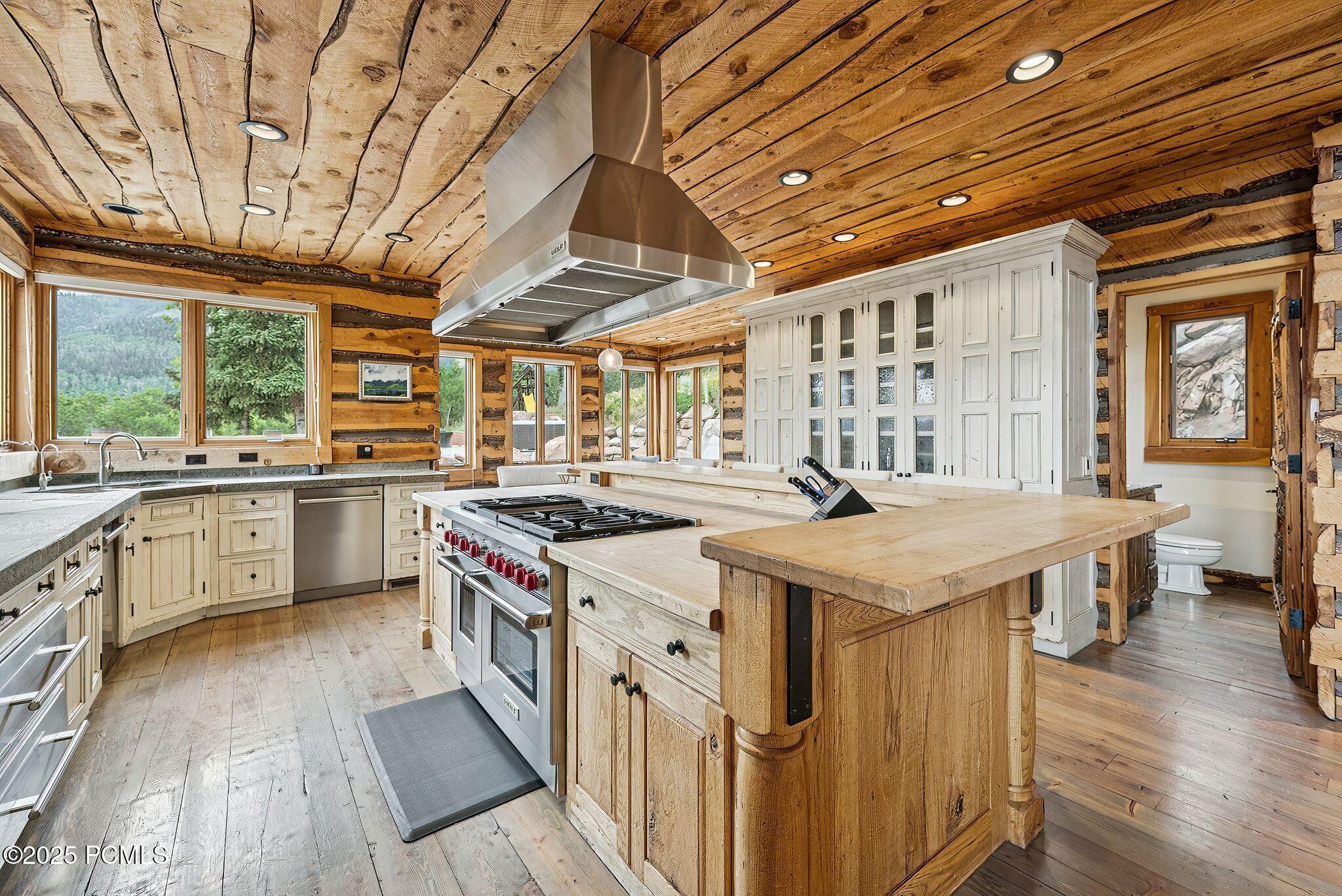 2500 W White Pine Lane
