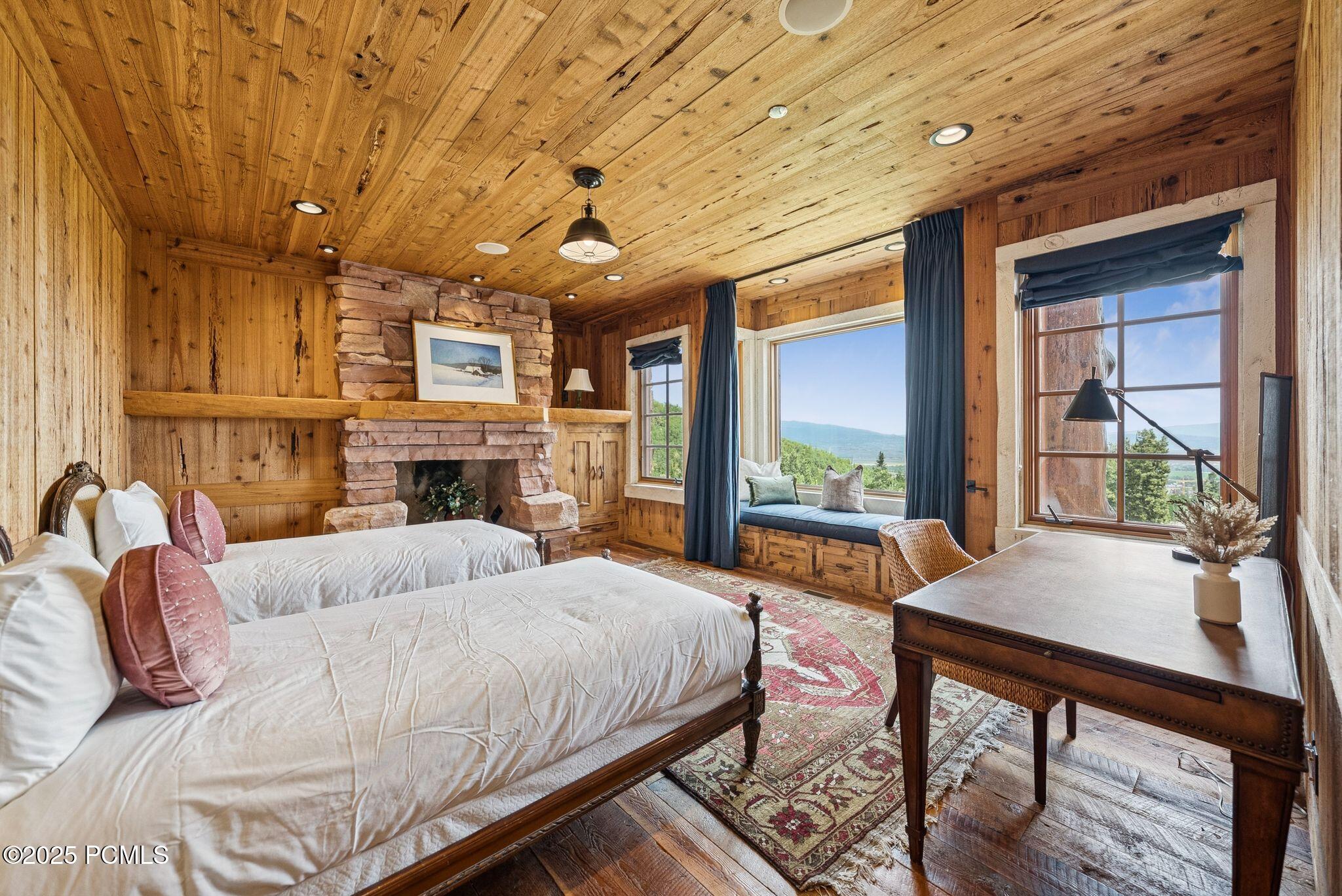 2500 W White Pine Lane