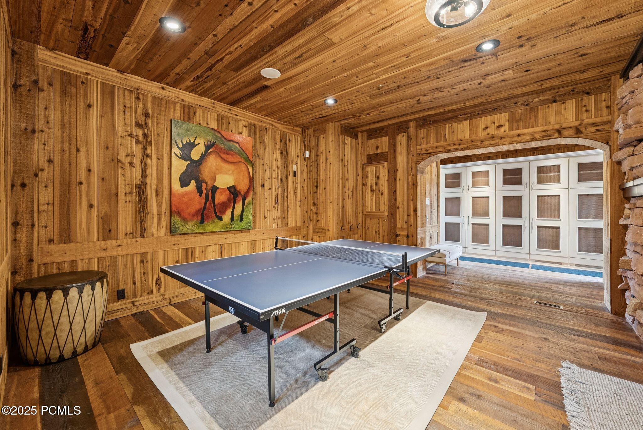 2500 W White Pine Lane