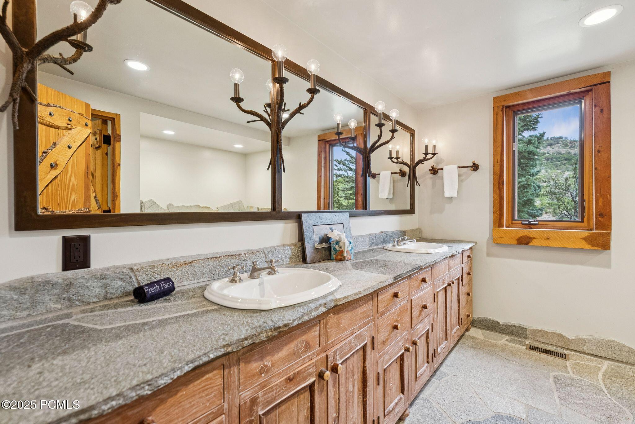 2500 W White Pine Lane