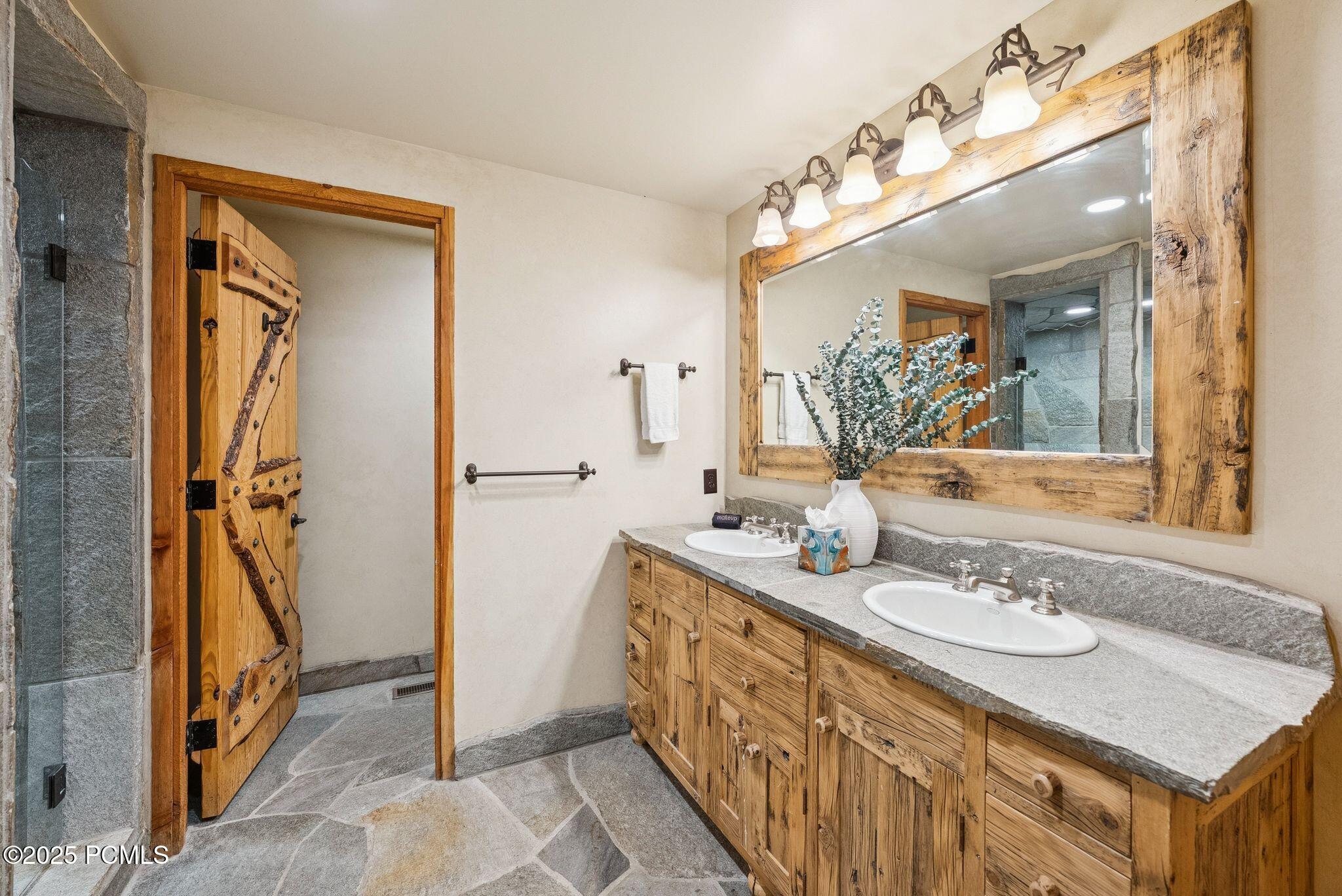 2500 W White Pine Lane