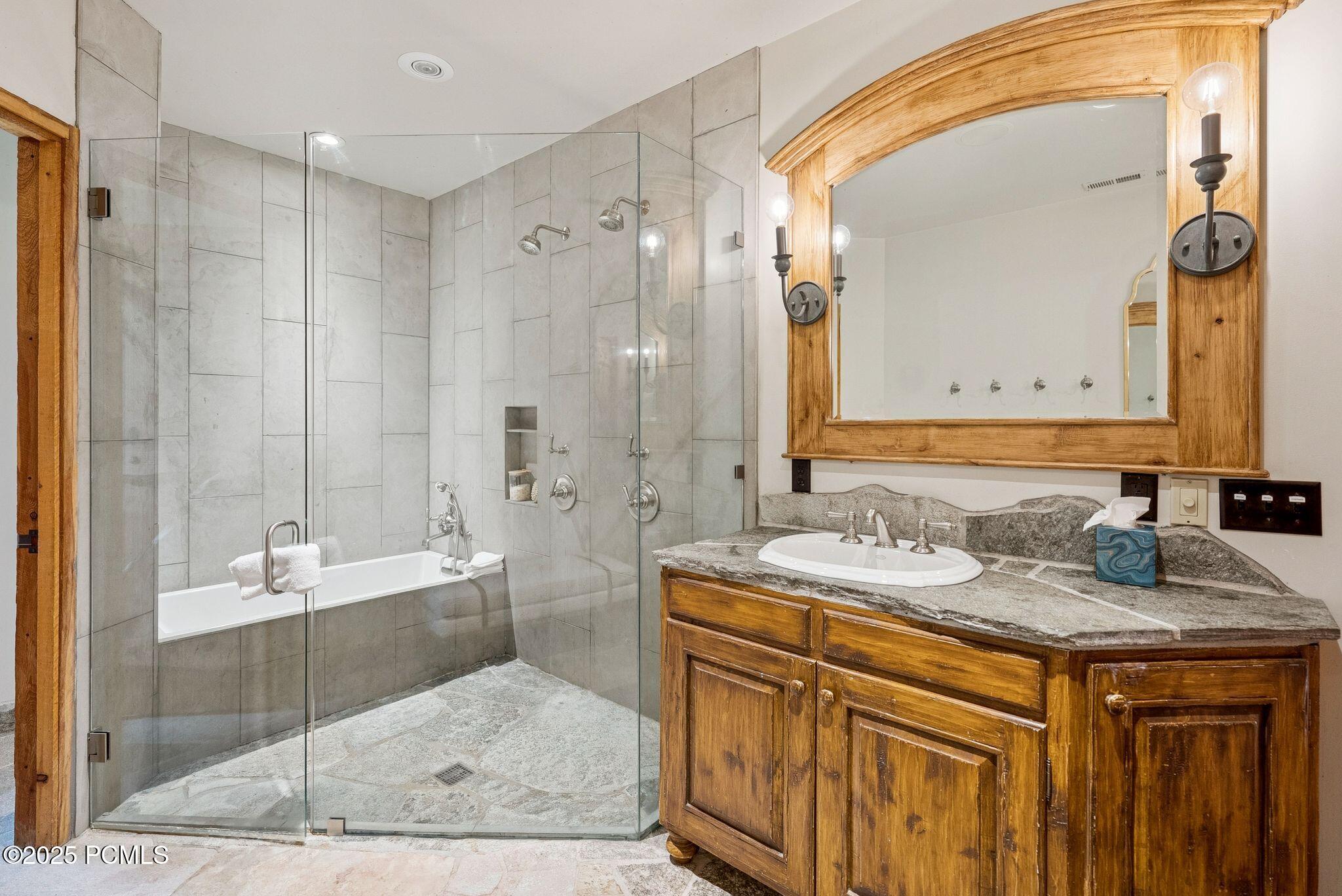 2500 W White Pine Lane
