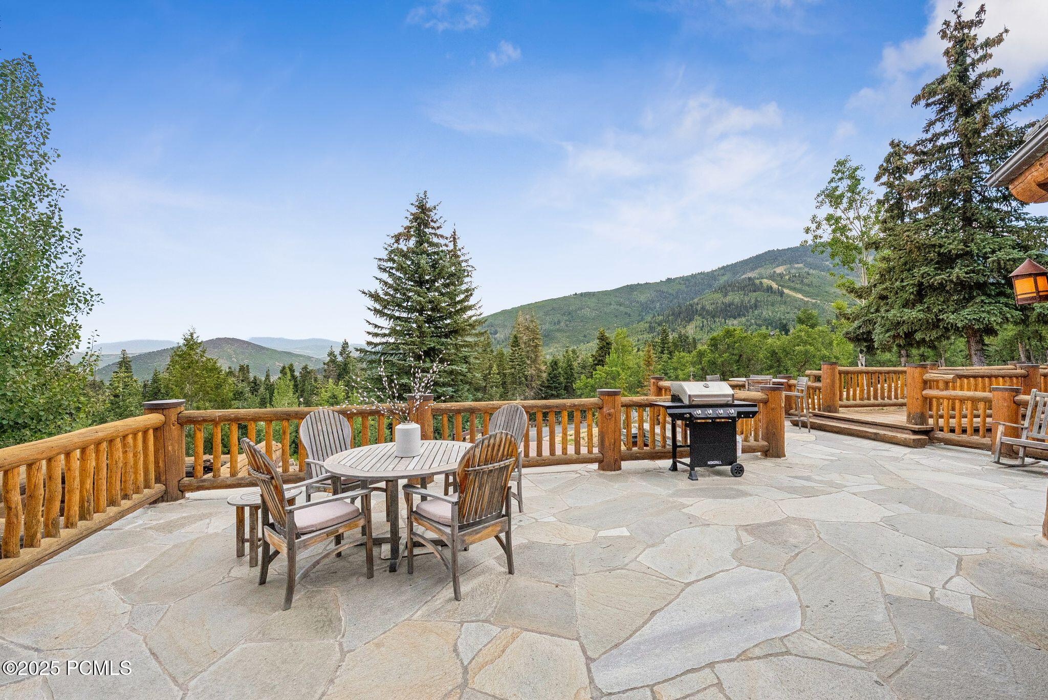 2500 W White Pine Lane