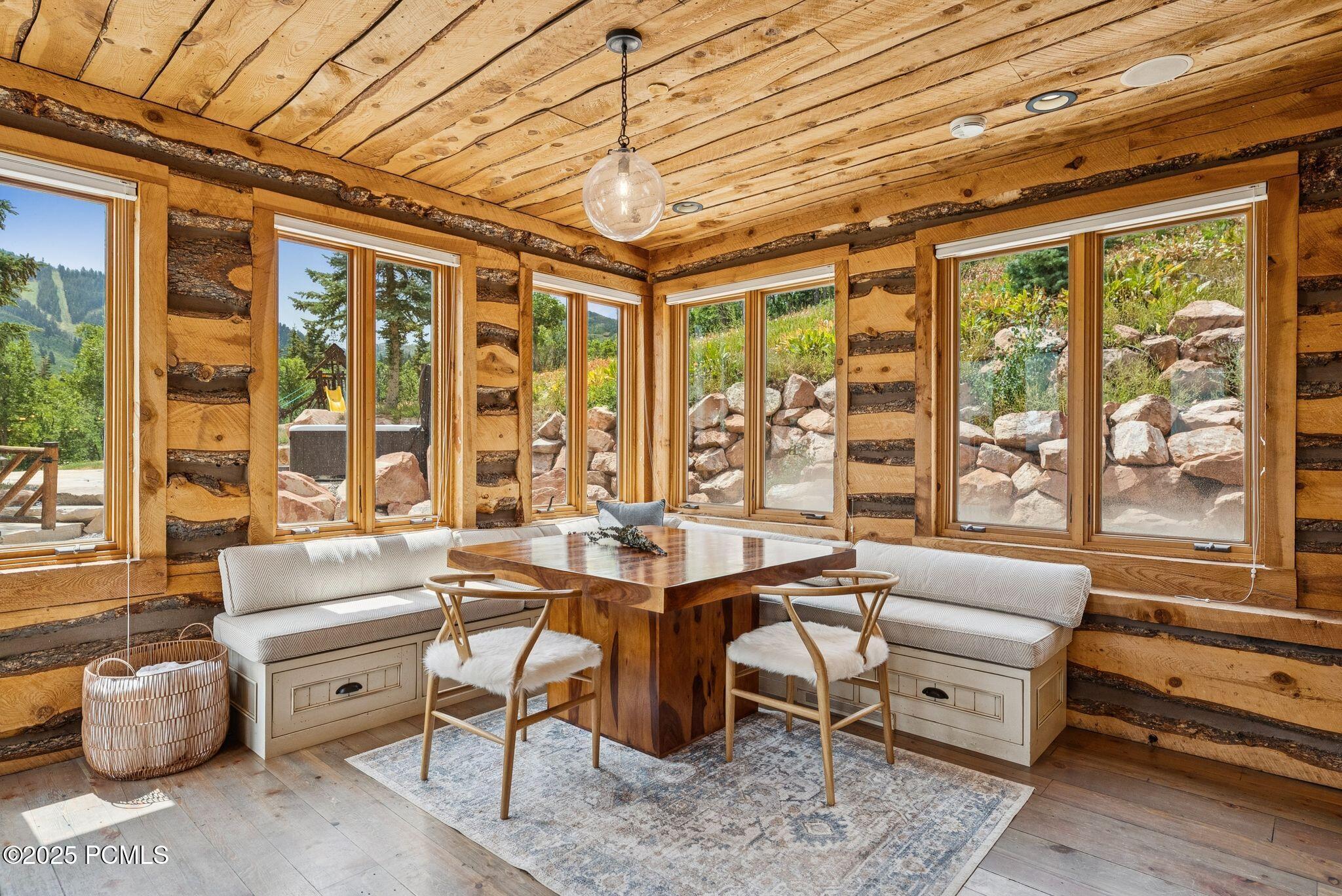 2500 W White Pine Lane
