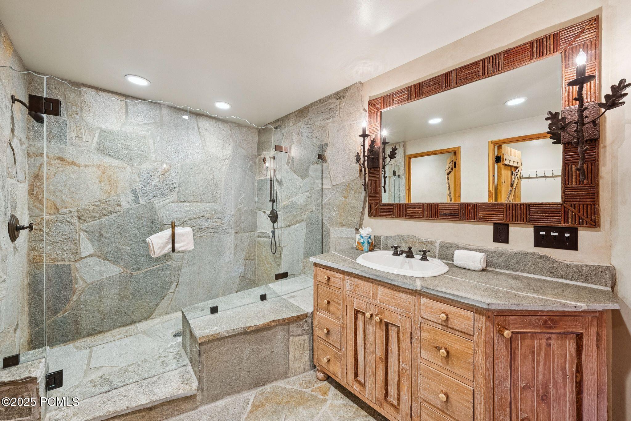 2500 W White Pine Lane
