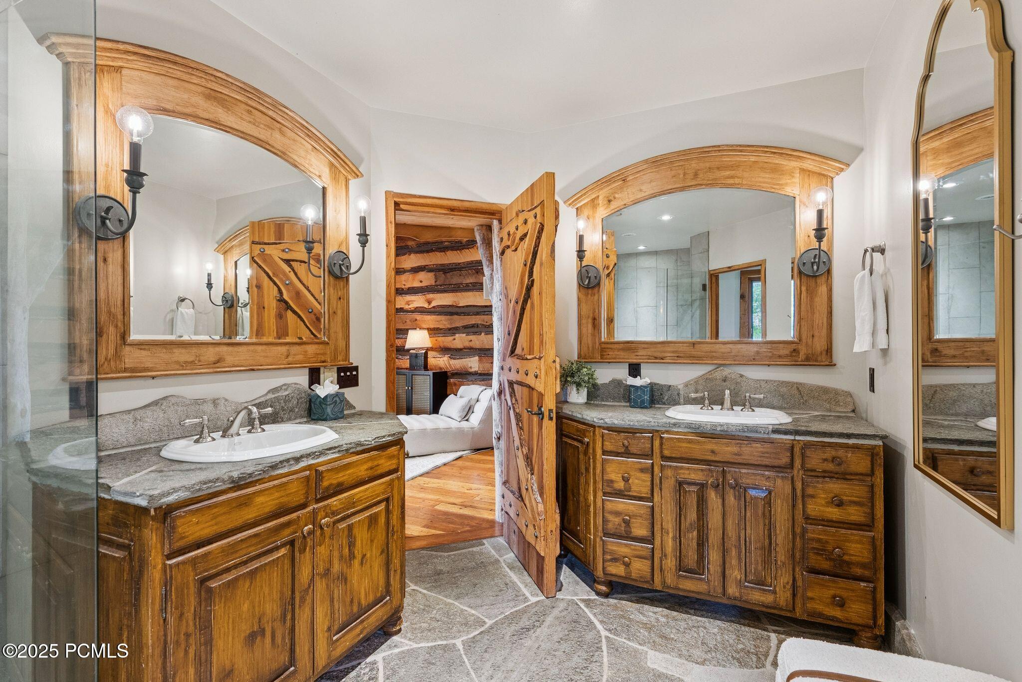 2500 W White Pine Lane