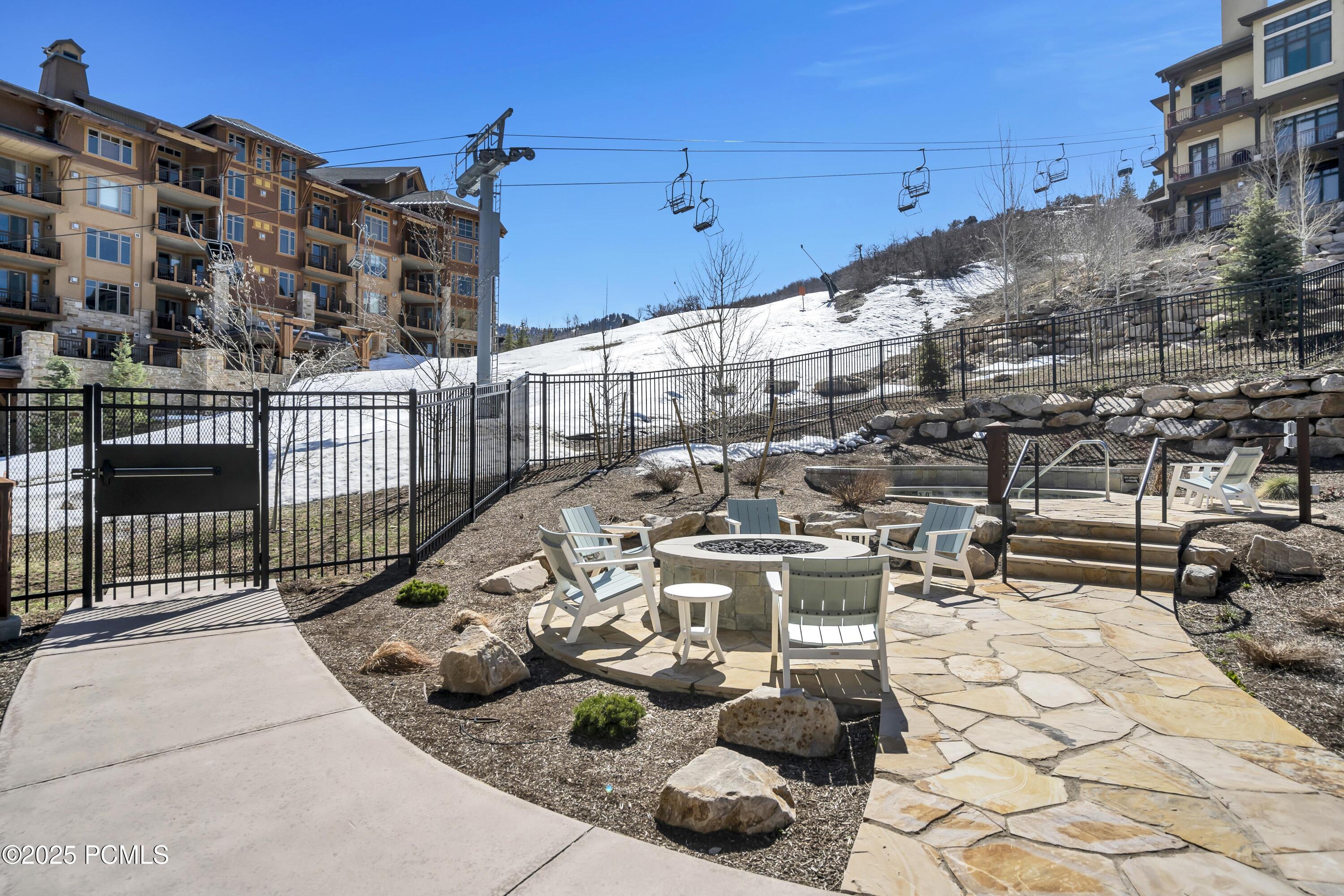 2431 W High Mountain Road, 507