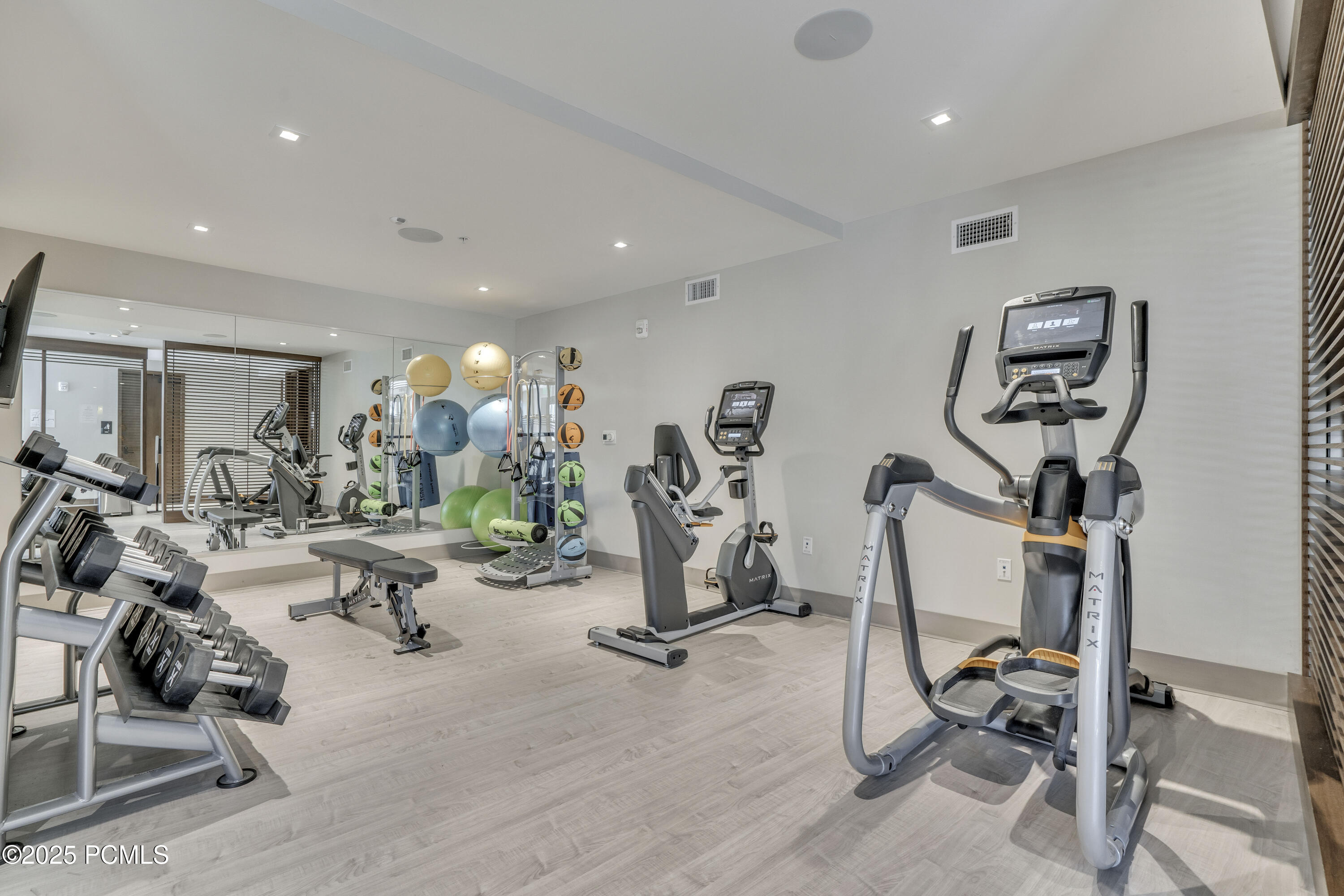 2431 W High Mountain Road, 507