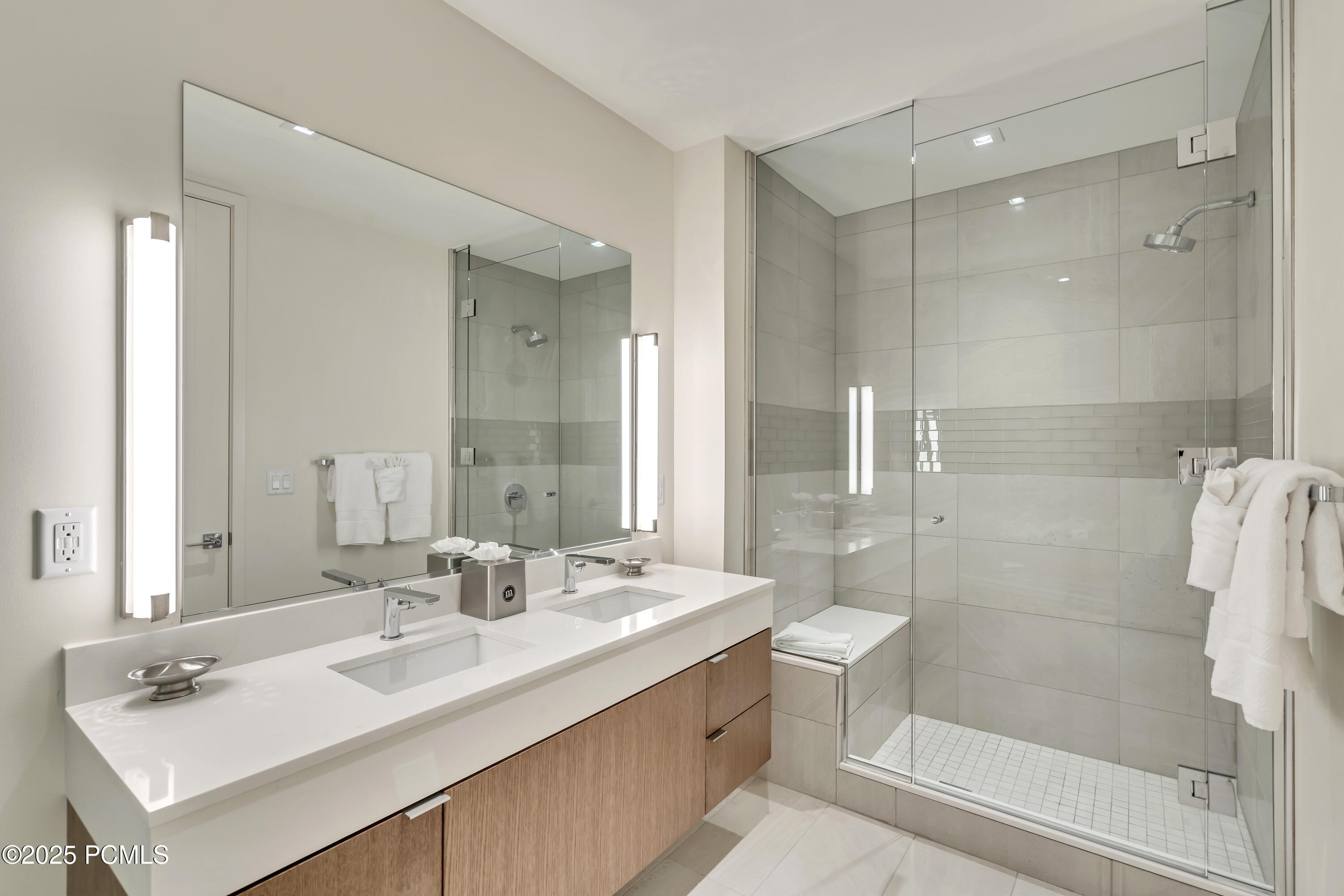 2431 W High Mountain Road, 507