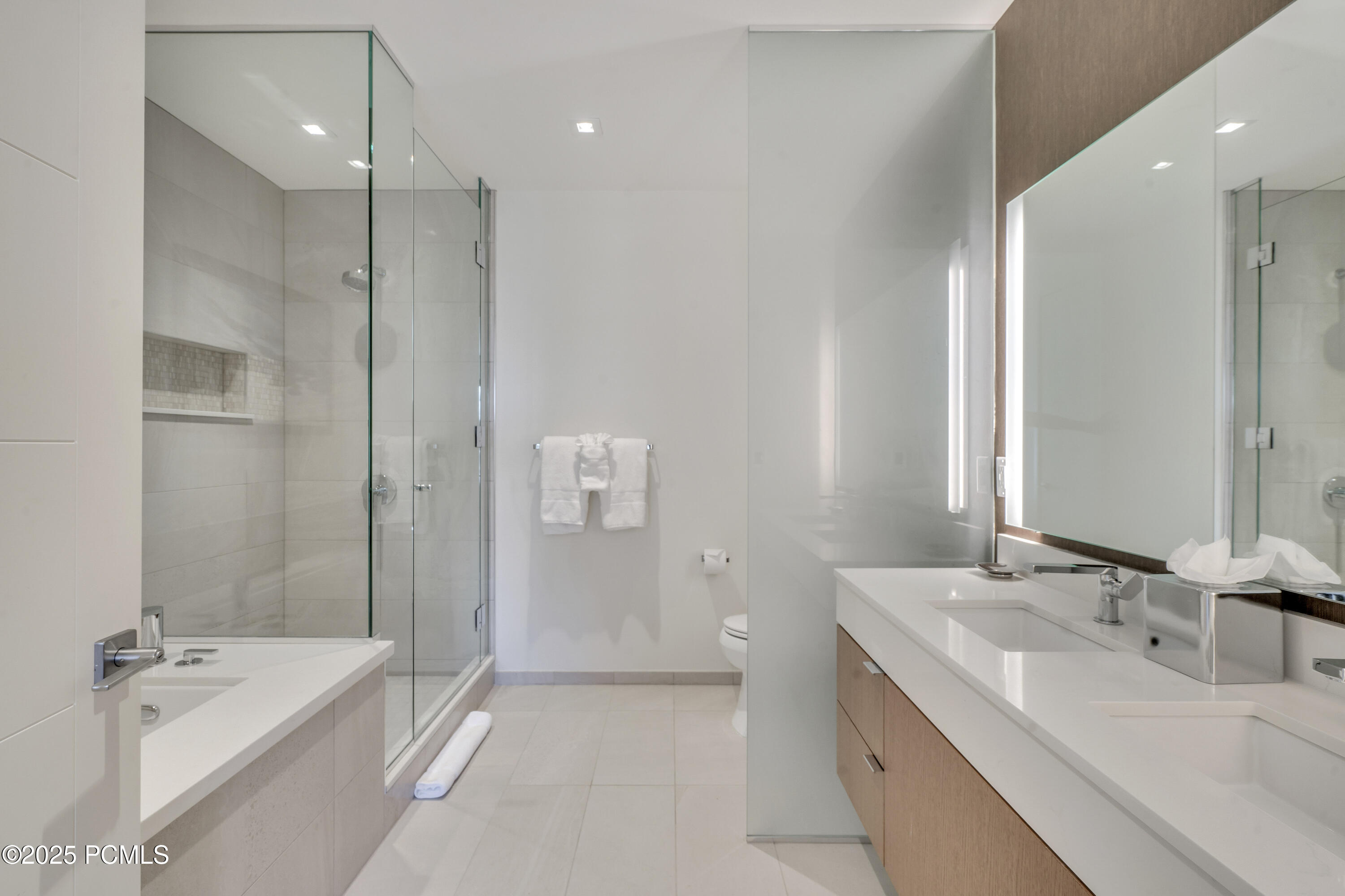 2431 W High Mountain Road, 507