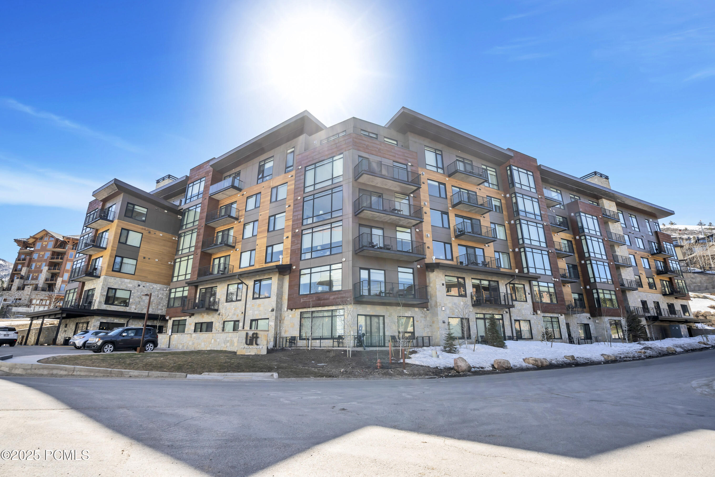 2431 W High Mountain Road, 507