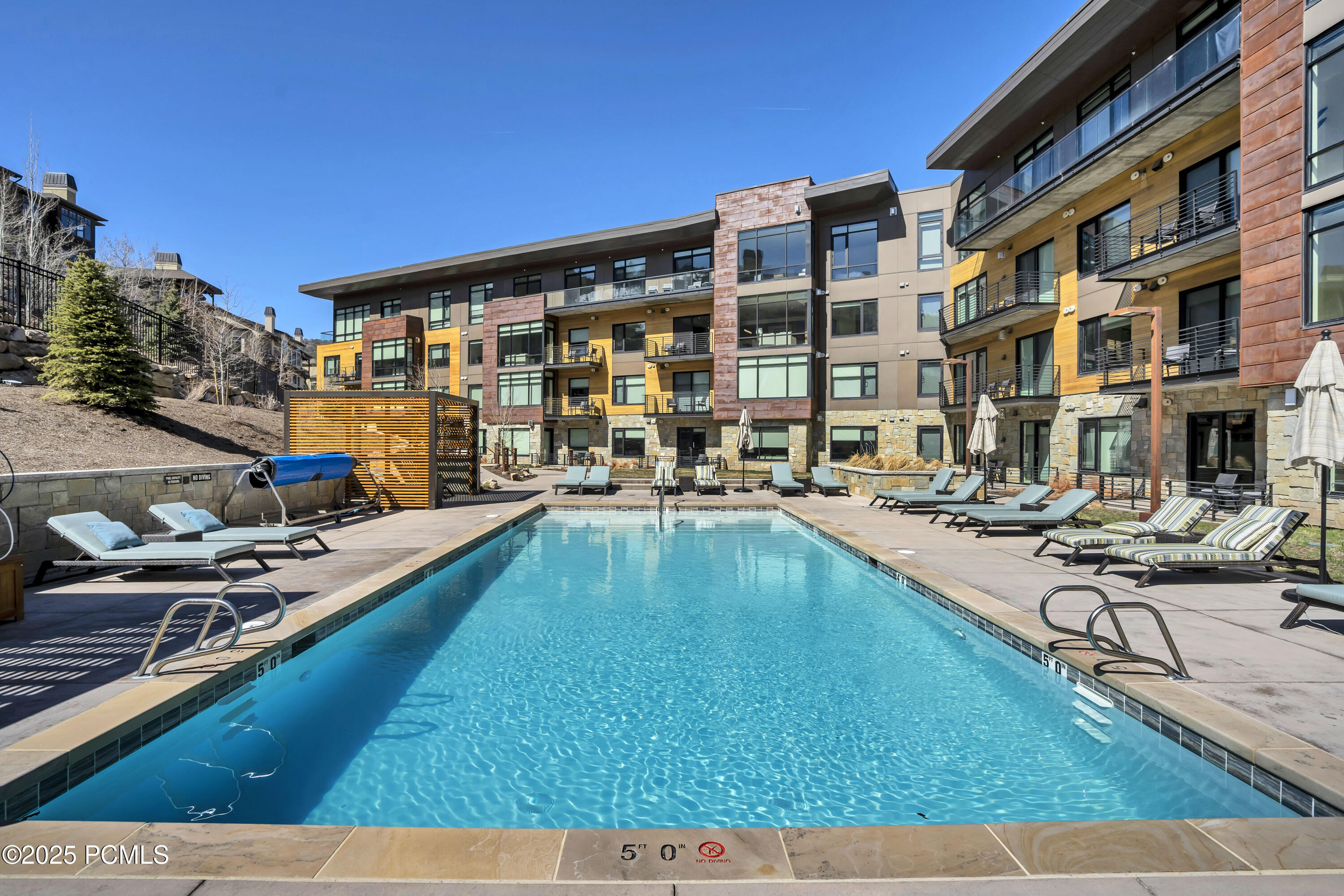 2431 W High Mountain Road, 507