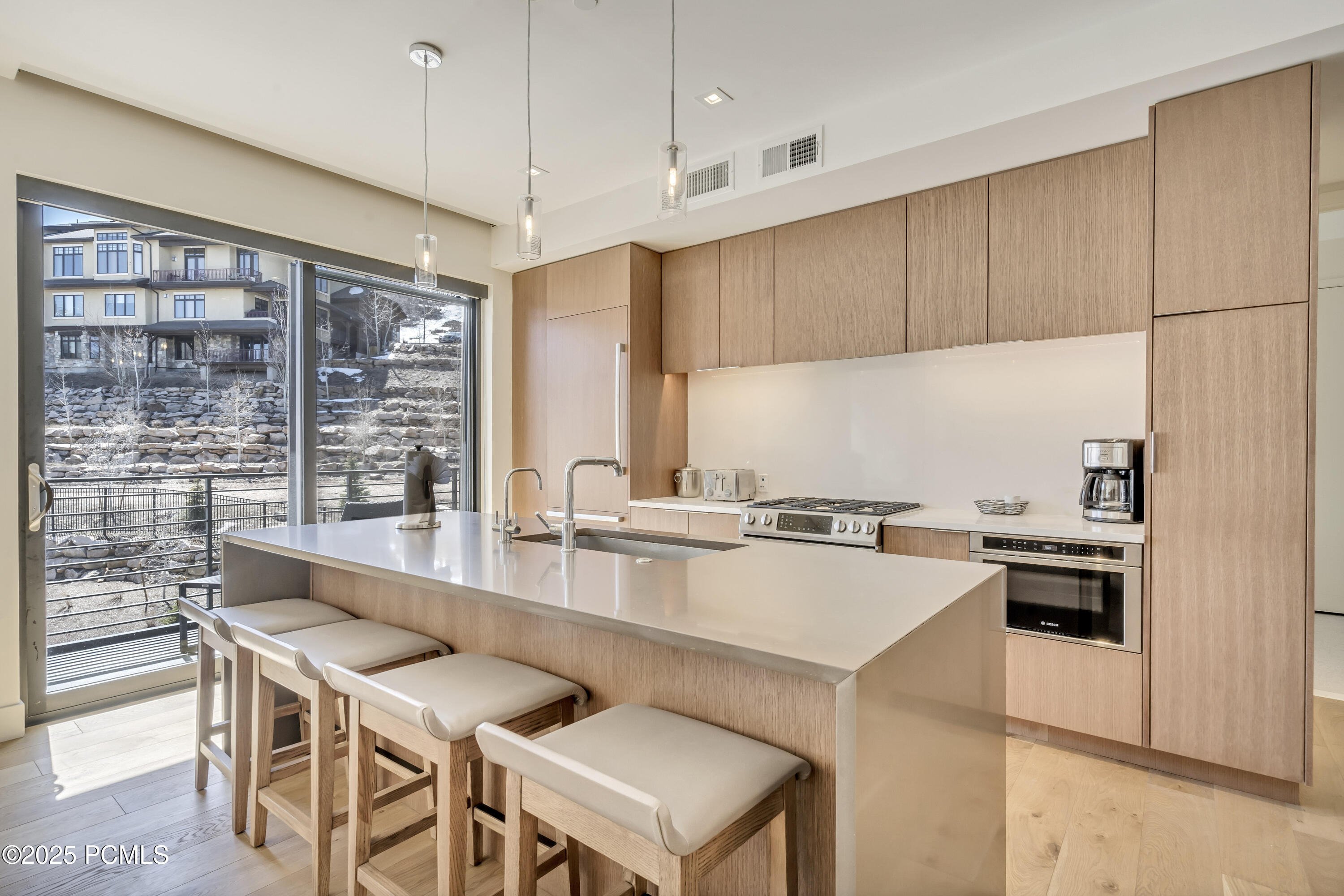 2431 W High Mountain Road, 507
