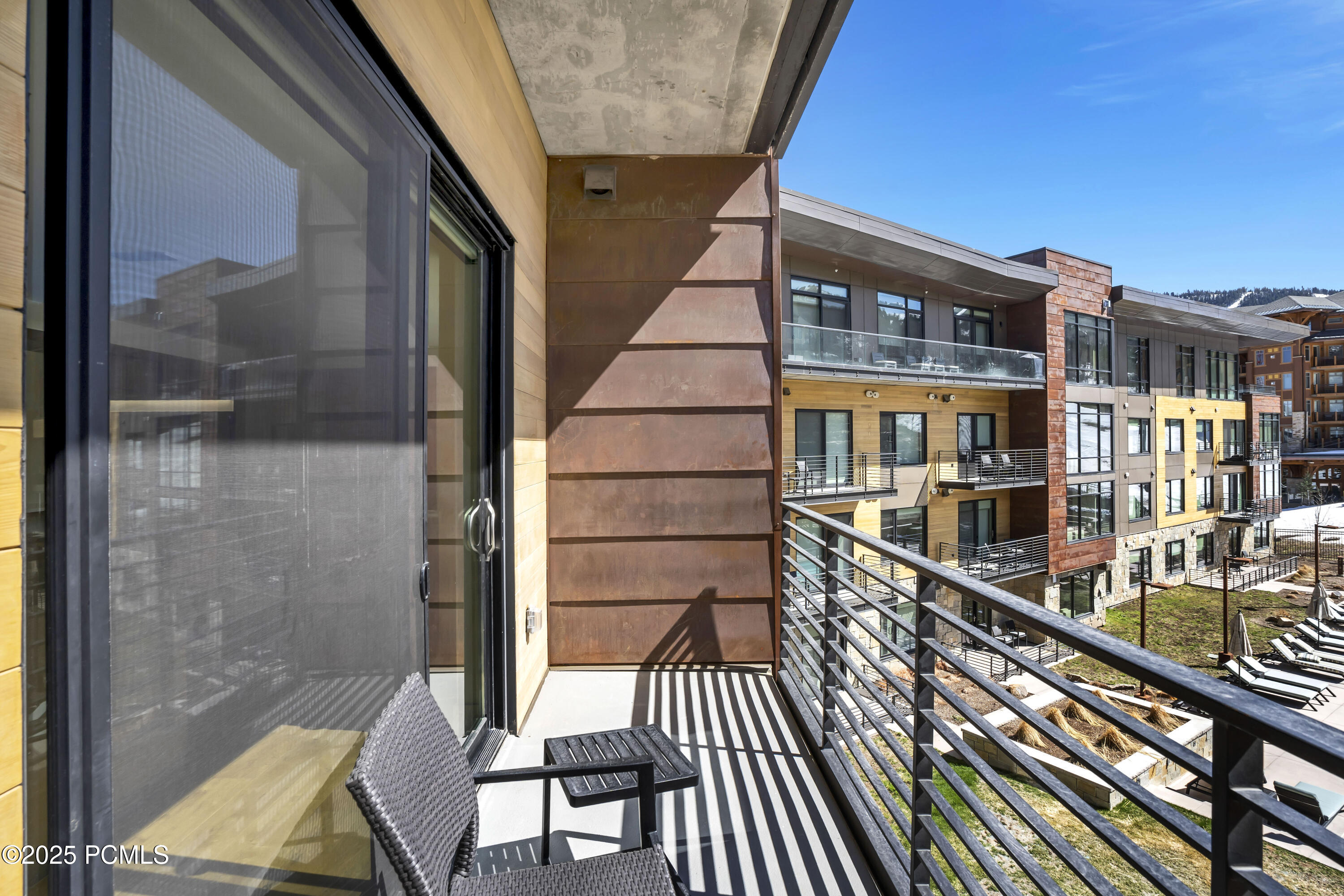 2431 W High Mountain Road, 507