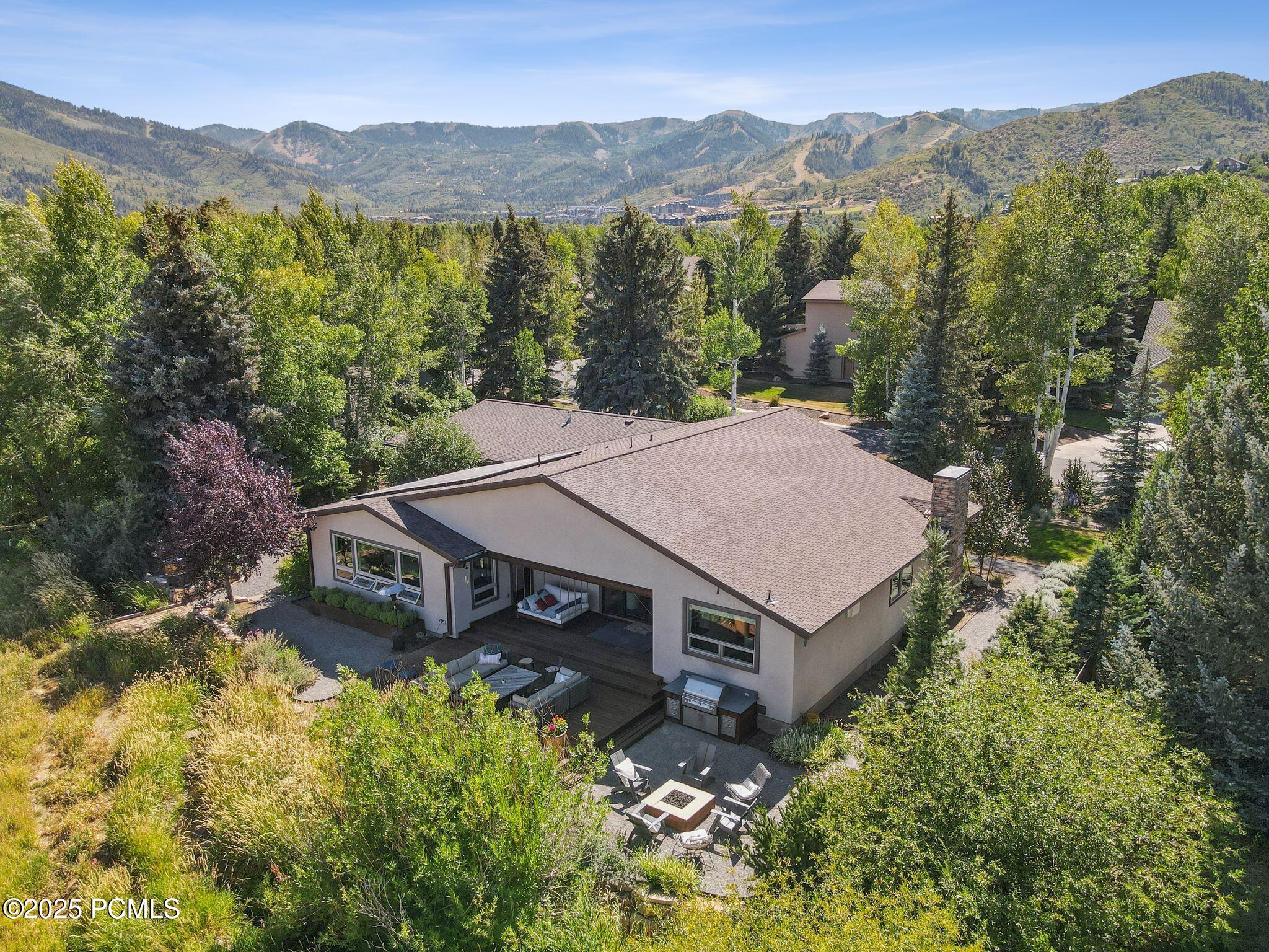 4910 E Meadows Drive