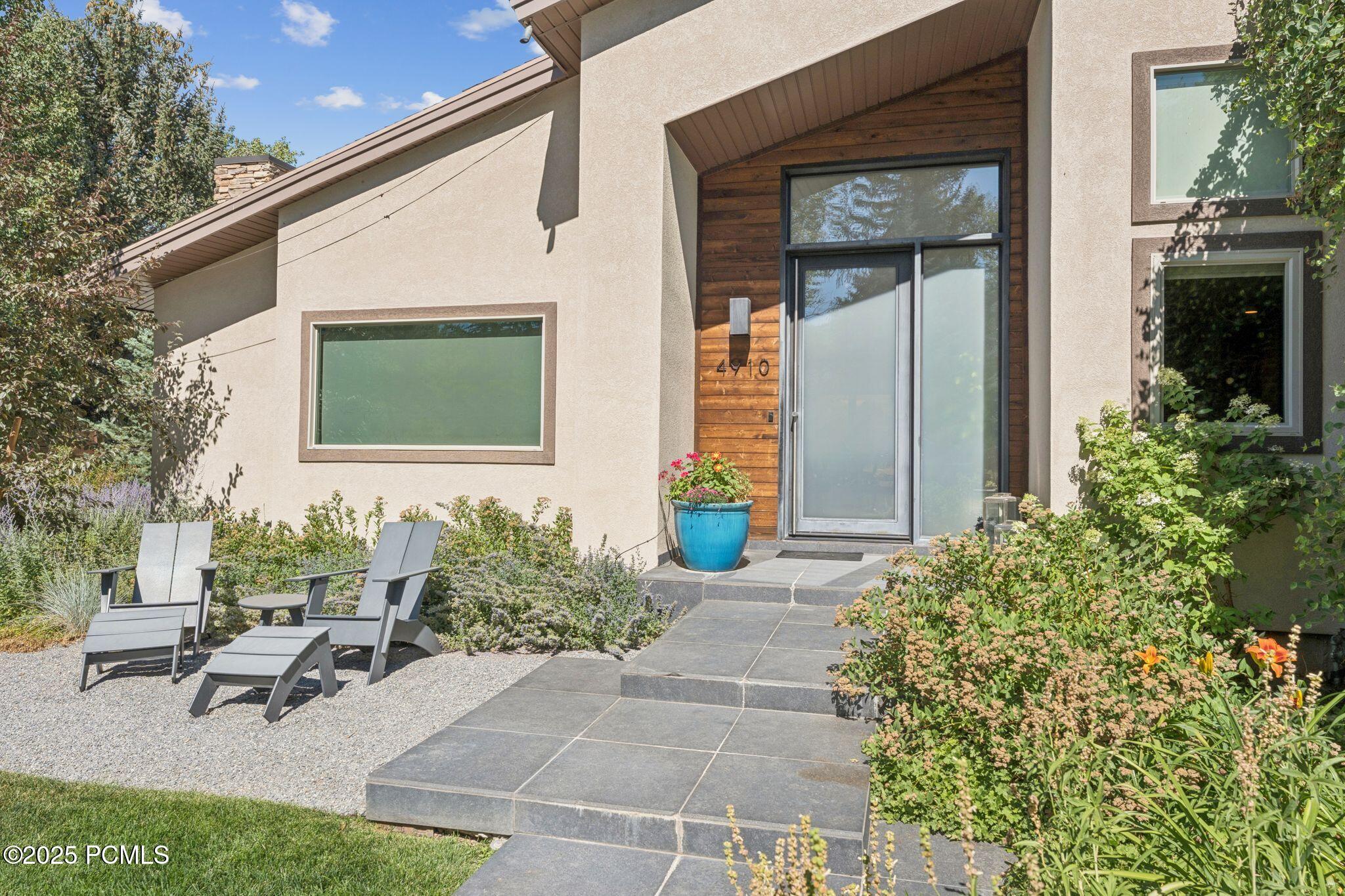 4910 E Meadows Drive